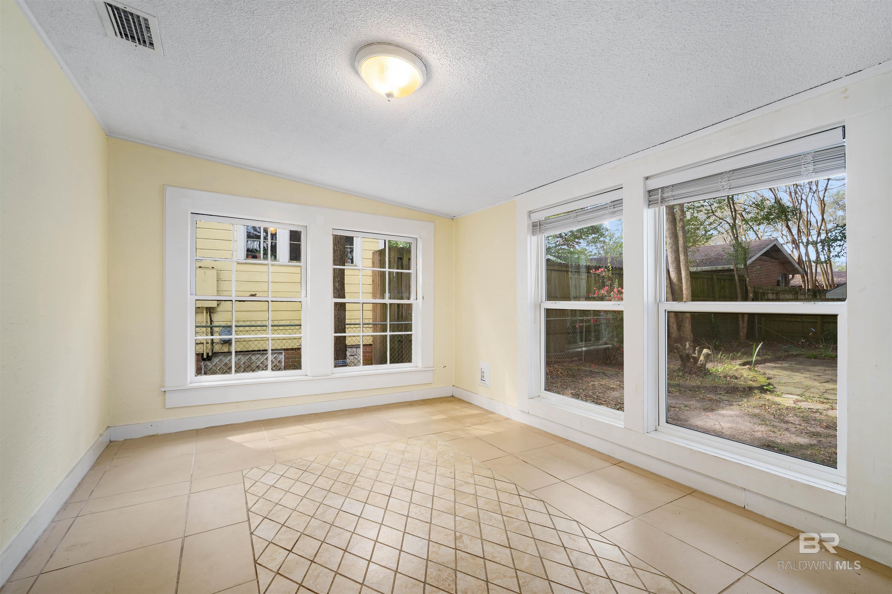 https://zimg.paragon.ice.com/ParagonImages/Property/PG/BCAR/392396/15/0/0/1272a1fac7762f32617c20371f8d2513/7/42bf2f3e4930583a85f818096503f3b1/392396-fcc1070f-a7de-4bf6-add1-f4879a4886d6.JPG
