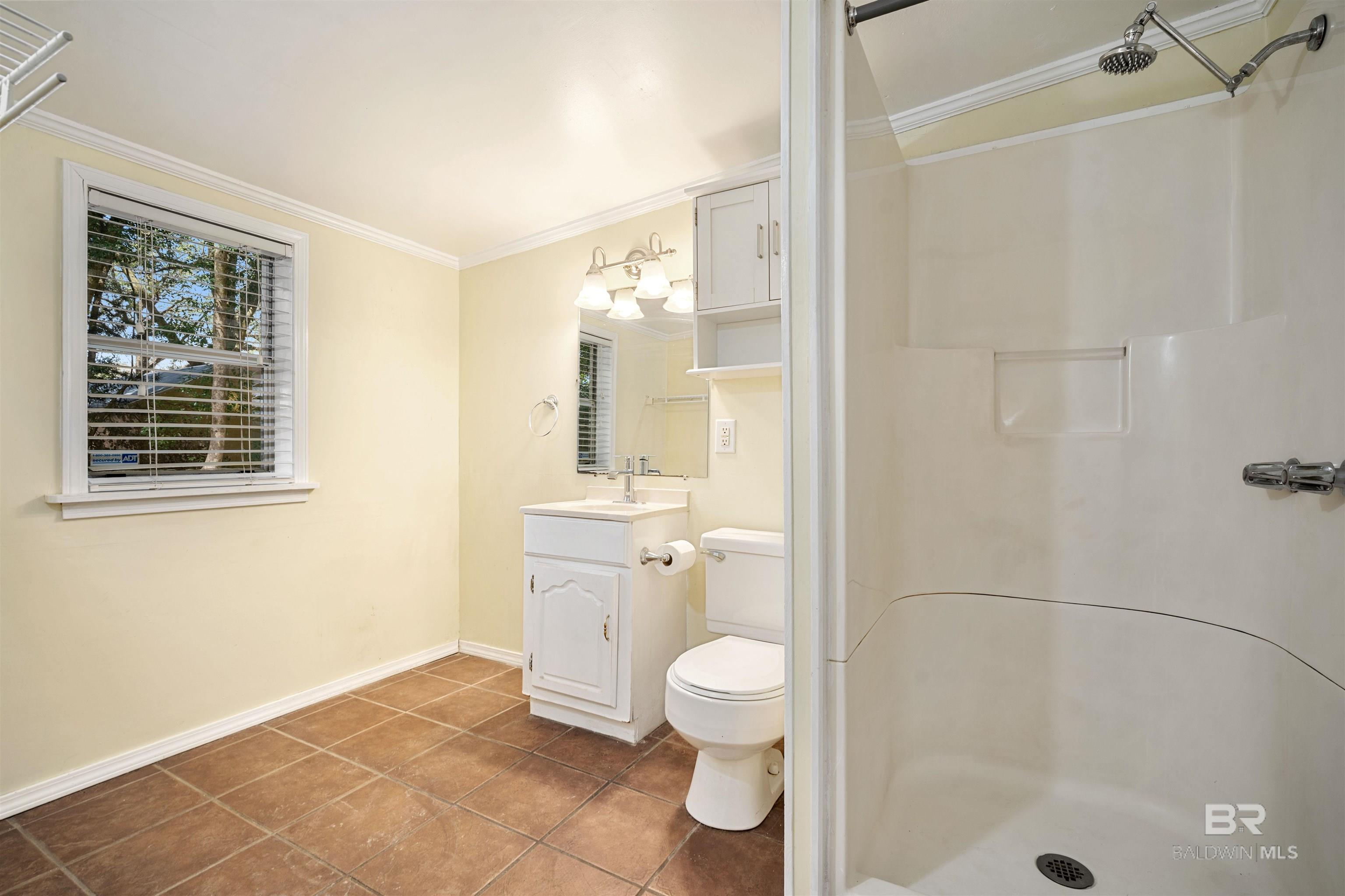 https://zimg.paragon.ice.com/ParagonImages/Property/PG/BCAR/392396/17/0/0/eb24345255946fc149cd7e00c9a26ea2/7/42bf2f3e4930583a85f818096503f3b1/392396-752b0016-d490-4b32-a717-4a122c608948.JPG