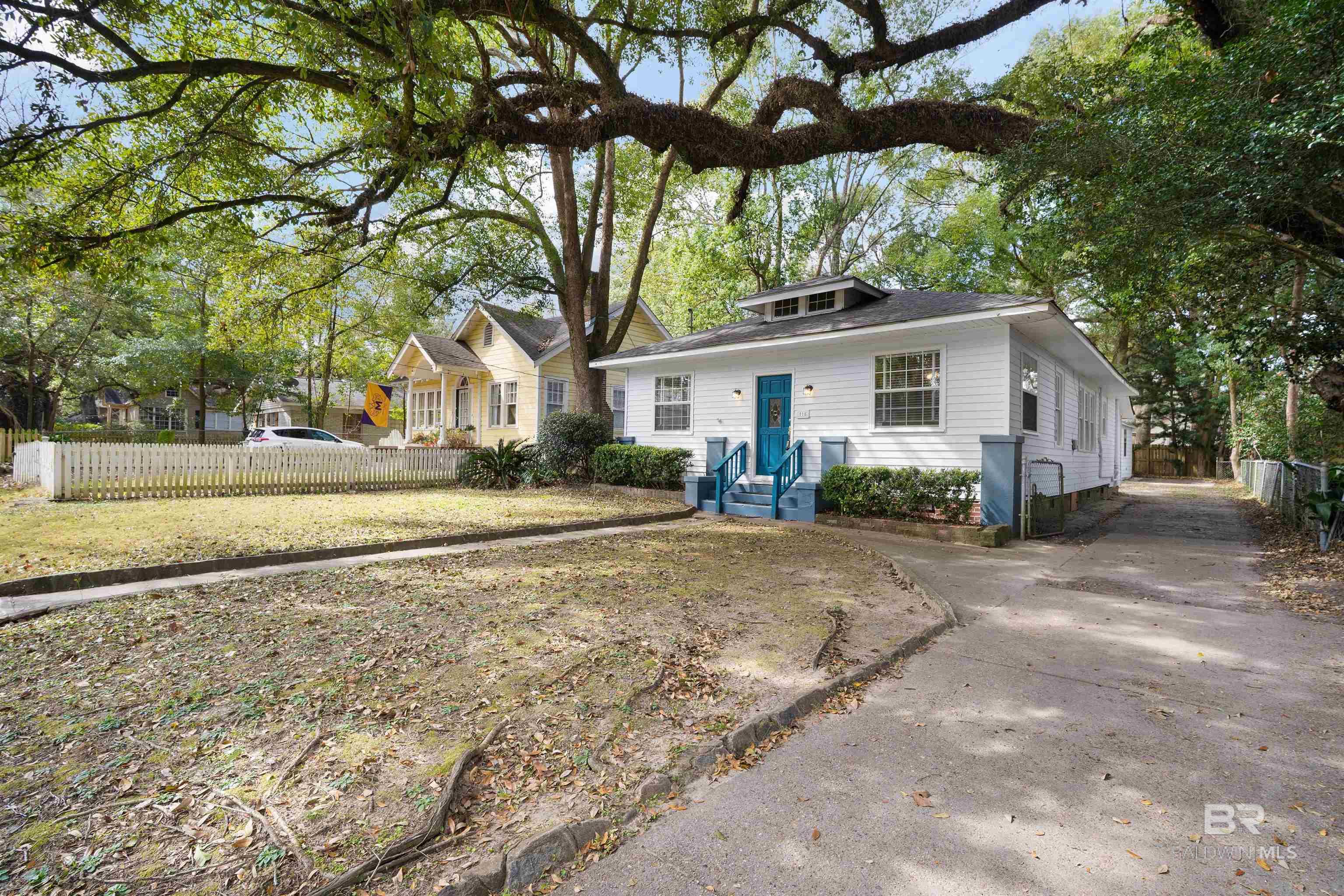https://zimg.paragon.ice.com/ParagonImages/Property/PG/BCAR/392396/2/0/0/df27729fdd89b4681cc3330f3d74a513/7/42bf2f3e4930583a85f818096503f3b1/392396-6ad38c14-79f9-414e-9529-988538c8a556.JPG