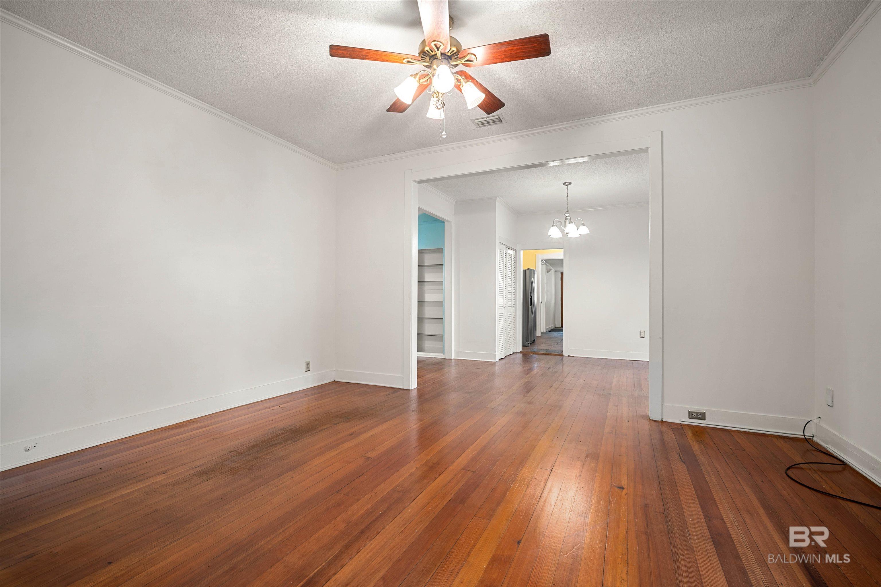 https://zimg.paragon.ice.com/ParagonImages/Property/PG/BCAR/392396/3/0/0/1a69f28c39d7423bca7387622866f1d9/7/42bf2f3e4930583a85f818096503f3b1/392396-19238dca-d2b0-4520-a217-b81604f2c284.JPG