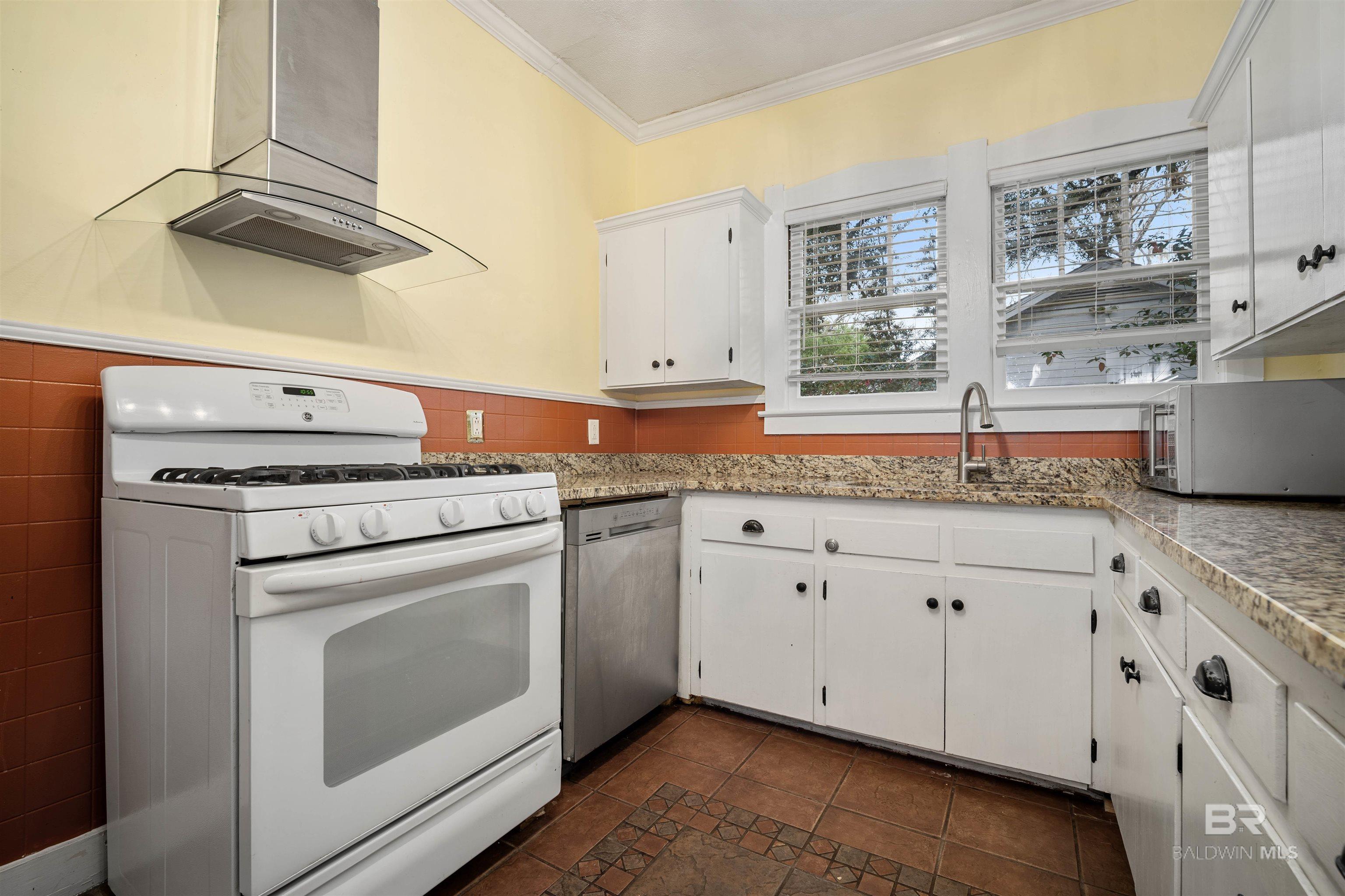 https://zimg.paragon.ice.com/ParagonImages/Property/PG/BCAR/392396/6/0/0/06bce639f2791ed52beb473982f9a913/7/42bf2f3e4930583a85f818096503f3b1/392396-4476da9c-444d-47ad-898a-83f5289e8c93.JPG