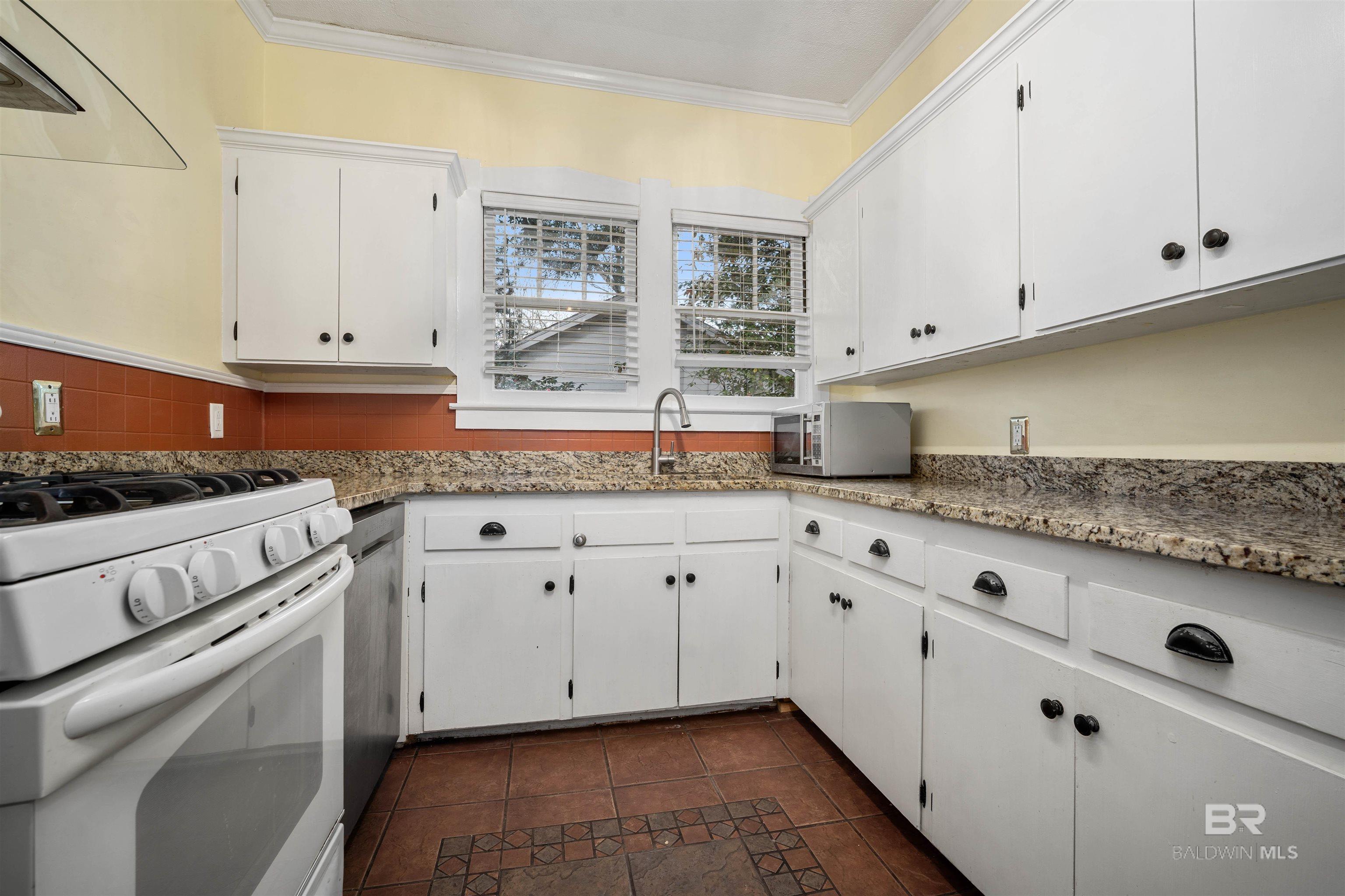 https://zimg.paragon.ice.com/ParagonImages/Property/PG/BCAR/392396/7/0/0/a25f2023479ab5e40558b5bbc87542aa/7/42bf2f3e4930583a85f818096503f3b1/392396-af147e07-f0fb-4850-bd62-5e505d8fa2b3.JPG