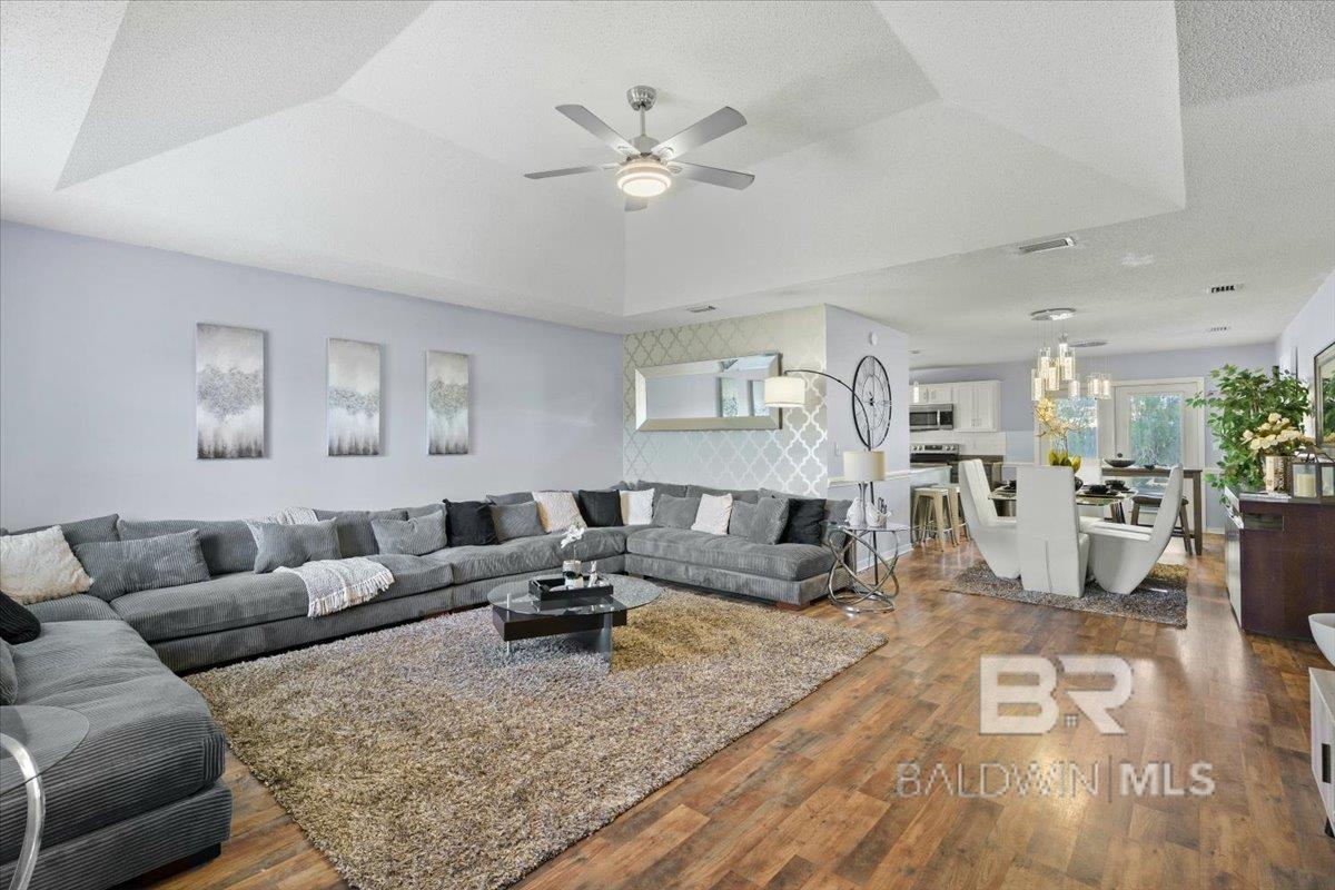 https://zimg.paragon.ice.com/ParagonImages/Property/PG/BCAR/392587/5/0/0/3ebe3359eb9bf6e2cdb456844eea48c5/7/a707d770b50ab5fb482c9892200194f1/392587-27a4ede4-3995-4838-b4a1-64521c7cae7c.JPG