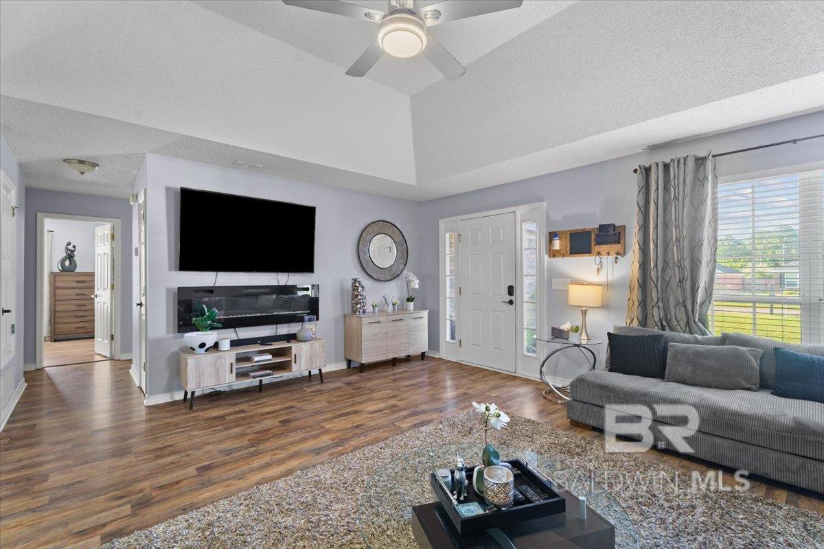 https://zimg.paragon.ice.com/ParagonImages/Property/PG/BCAR/392587/6/0/0/4250356cd316242cec50e479af2250a1/7/a707d770b50ab5fb482c9892200194f1/392587-0ff99bef-0767-488c-bce5-e9d7b0b42000.JPG
