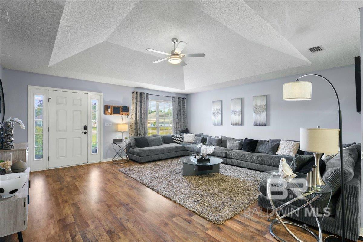 https://zimg.paragon.ice.com/ParagonImages/Property/PG/BCAR/392587/7/0/0/7f7be49d833a08ffda0f3430a5384e89/7/a707d770b50ab5fb482c9892200194f1/392587-2e68bb1f-1104-49b3-bdd4-57e718d5e9cd.JPG