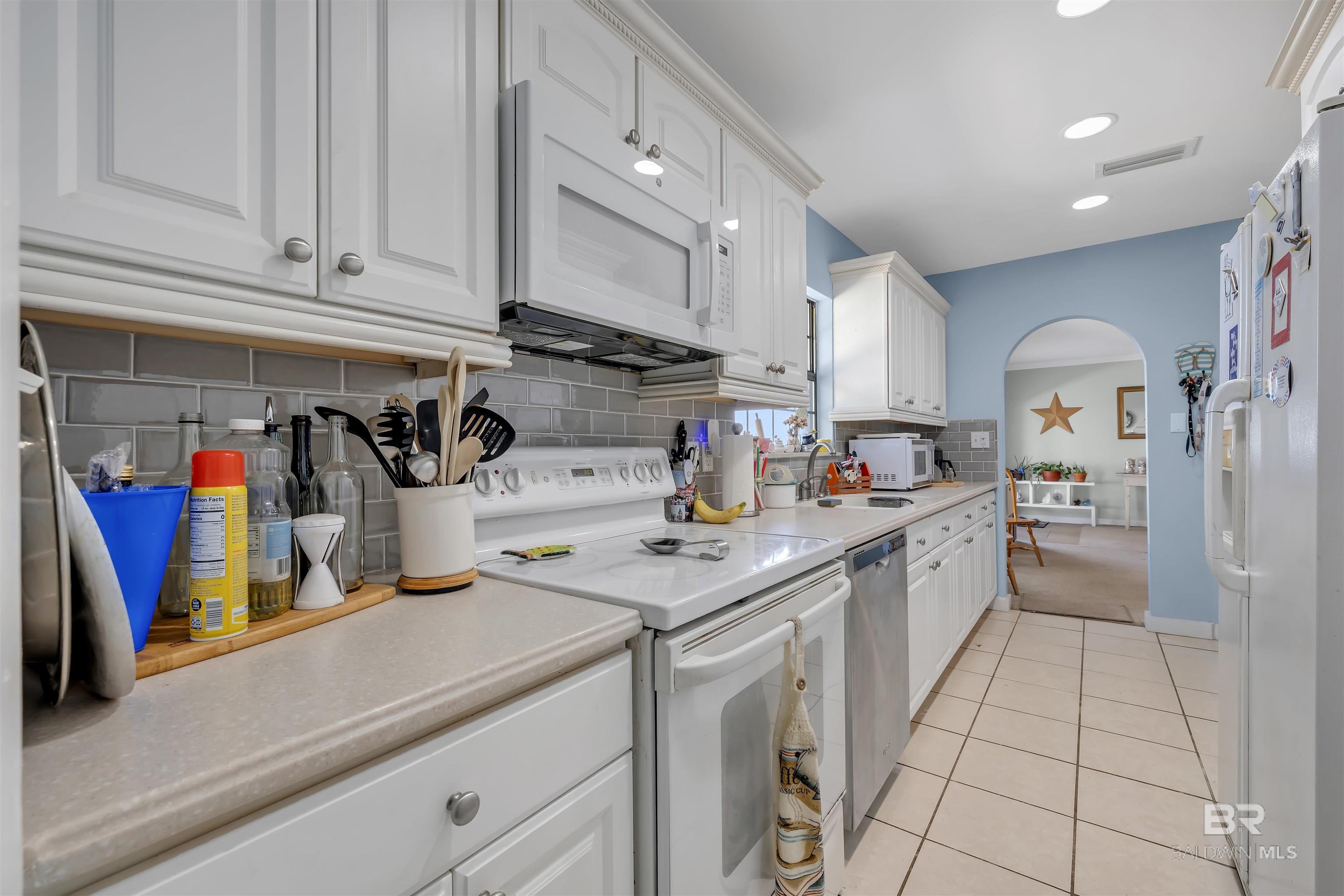 9462 Bay View Drive, Lillian, AL, 36549