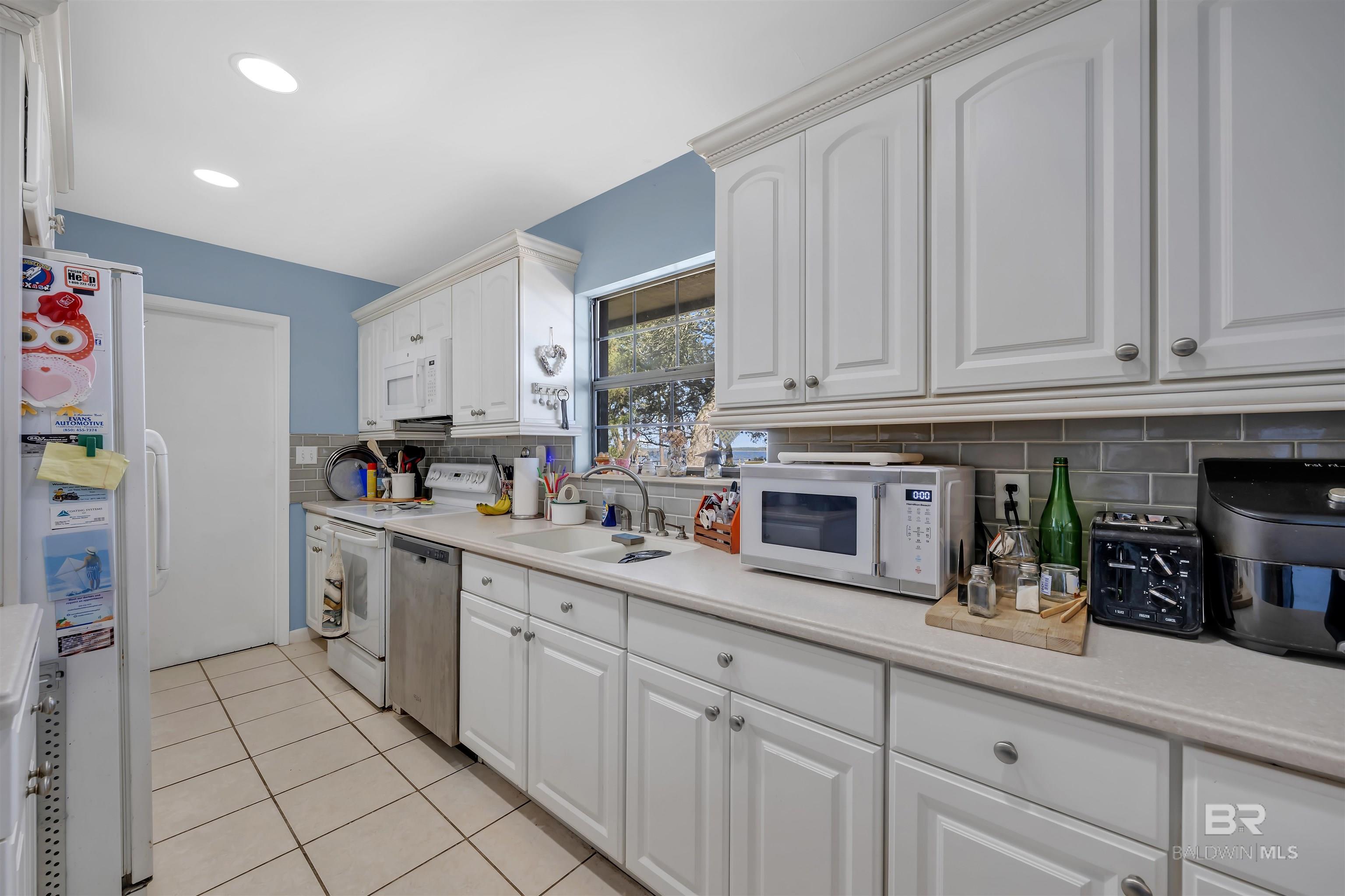 9462 Bay View Drive, Lillian, AL, 36549