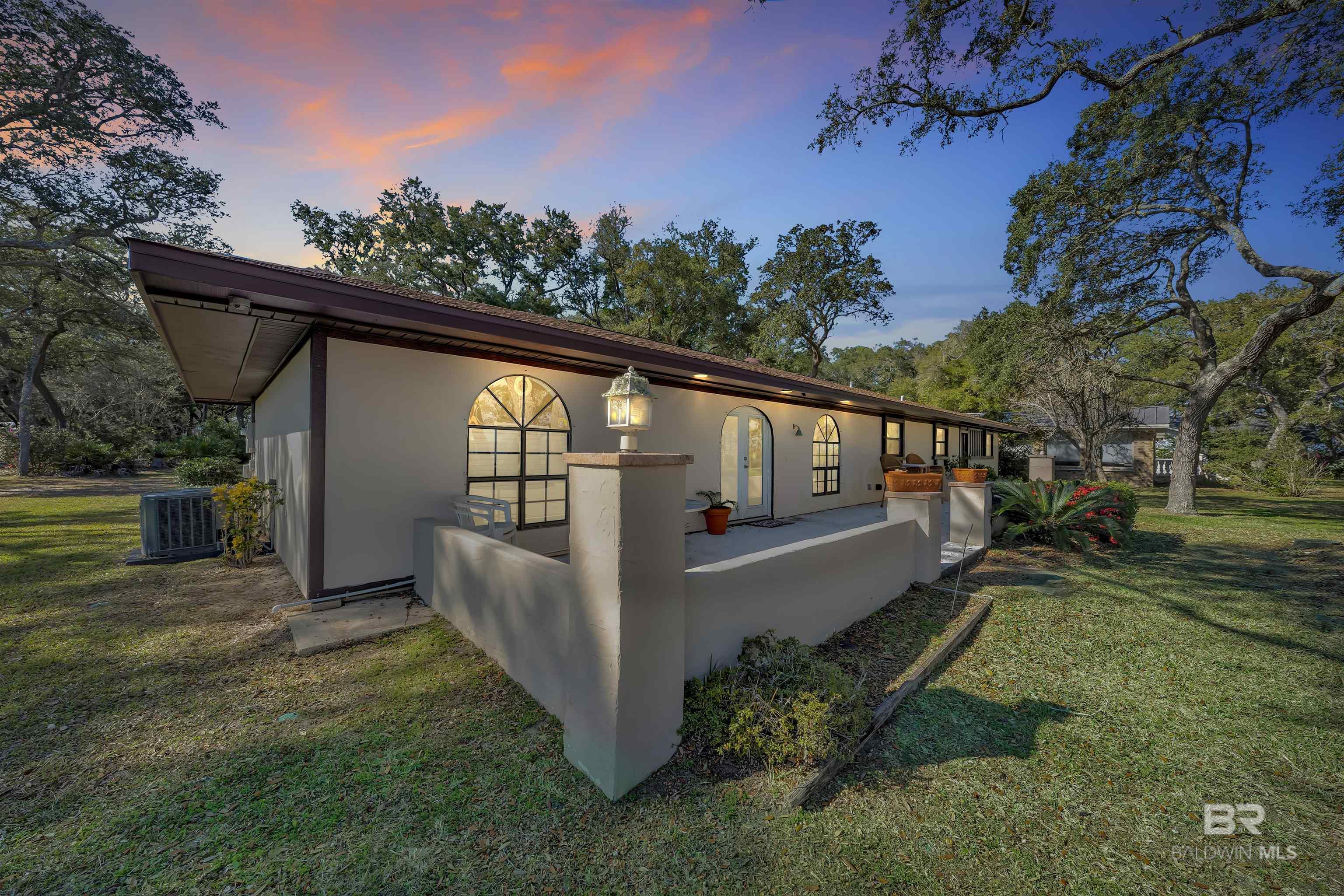 9462 Bay View Drive, Lillian, AL, 36549