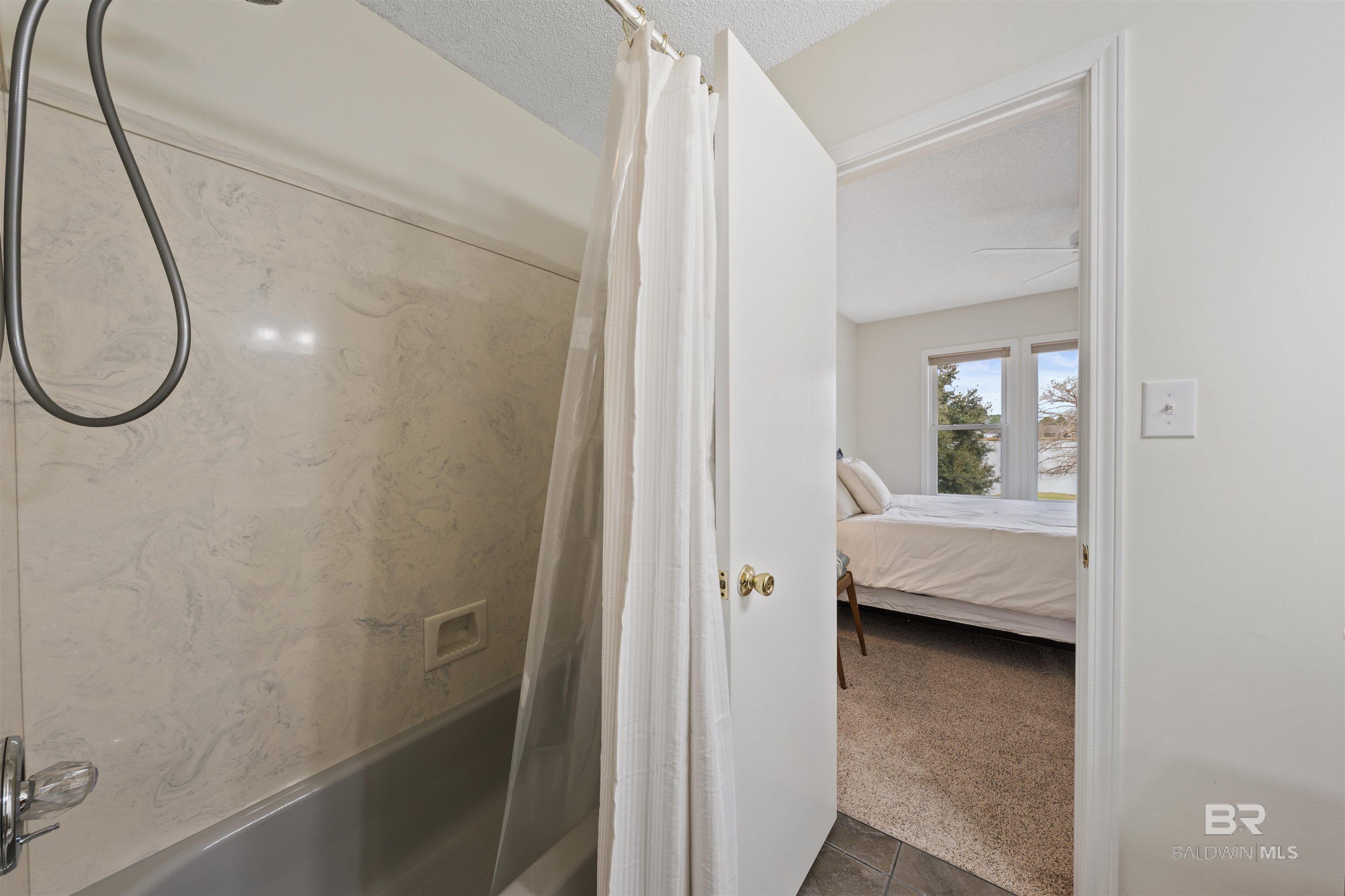 https://zimg.paragon.ice.com/ParagonImages/Property/PG/BCAR/392808/32/0/0/2e3a75cb7cd6f6edb3442810c2473025/7/08202bd6890089521e5a3330330ac8aa/392808-244684a7-cefc-4221-9f16-fe70a161a209.JPG