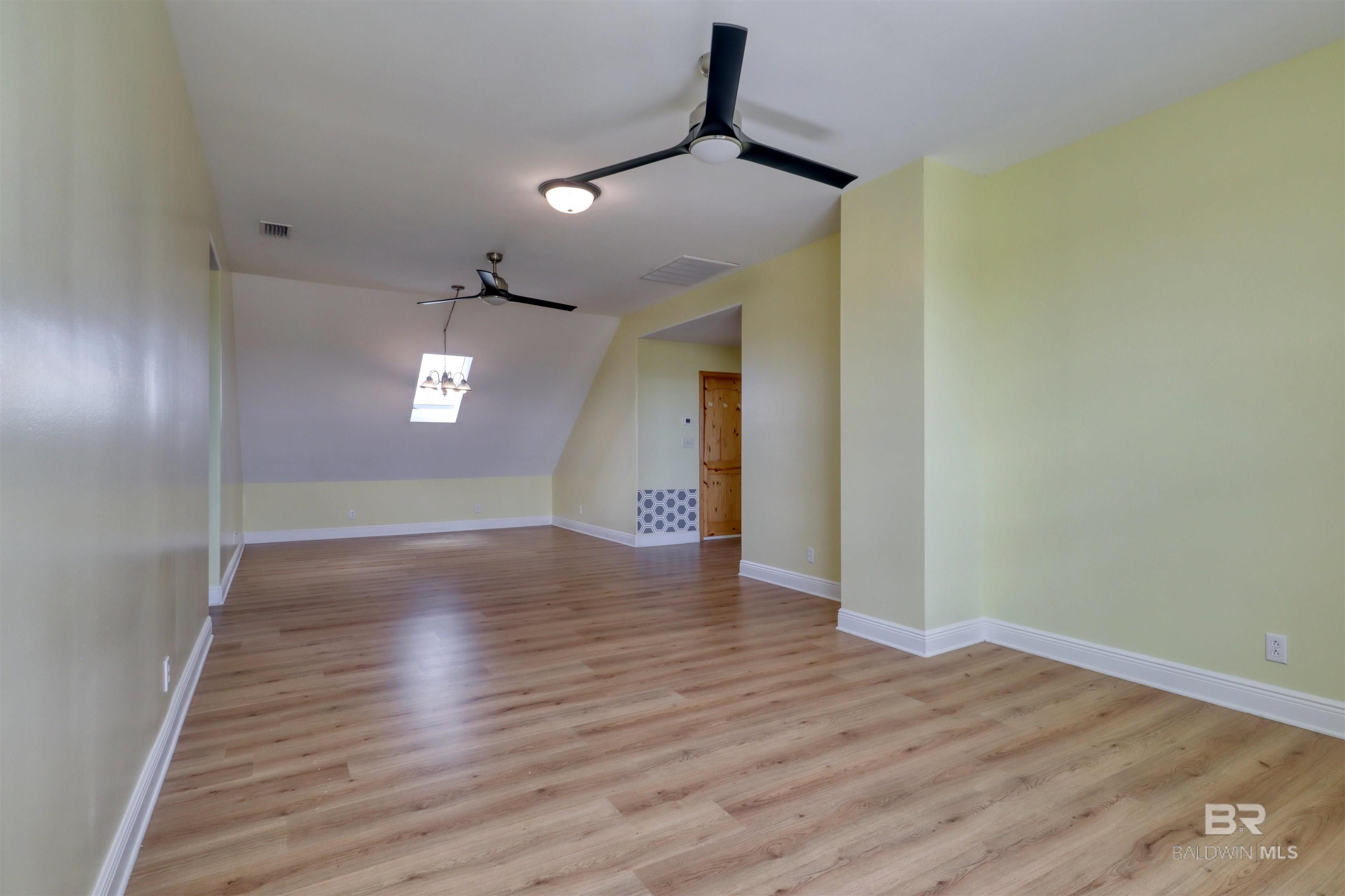 https://zimg.paragon.ice.com/ParagonImages/Property/PG/BCAR/392992/21/0/0/ed8589c25f78daffd3fdb12c1fc7a12b/7/a7b28549190b116fd0a0a903614839ed/392992-c744e183-791b-4594-8b9e-40fec8f33d3b.JPG