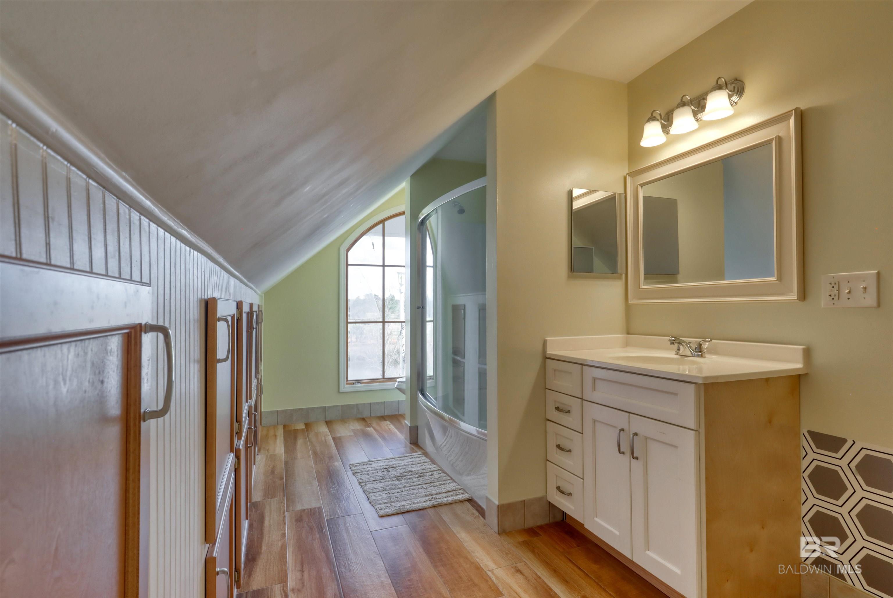 https://zimg.paragon.ice.com/ParagonImages/Property/PG/BCAR/392992/26/0/0/3dfb5a9d49a7b5edb7545ae94740cd5b/7/a7b28549190b116fd0a0a903614839ed/392992-448dfe2e-8c64-4d14-86d8-59500b3a4309.JPG