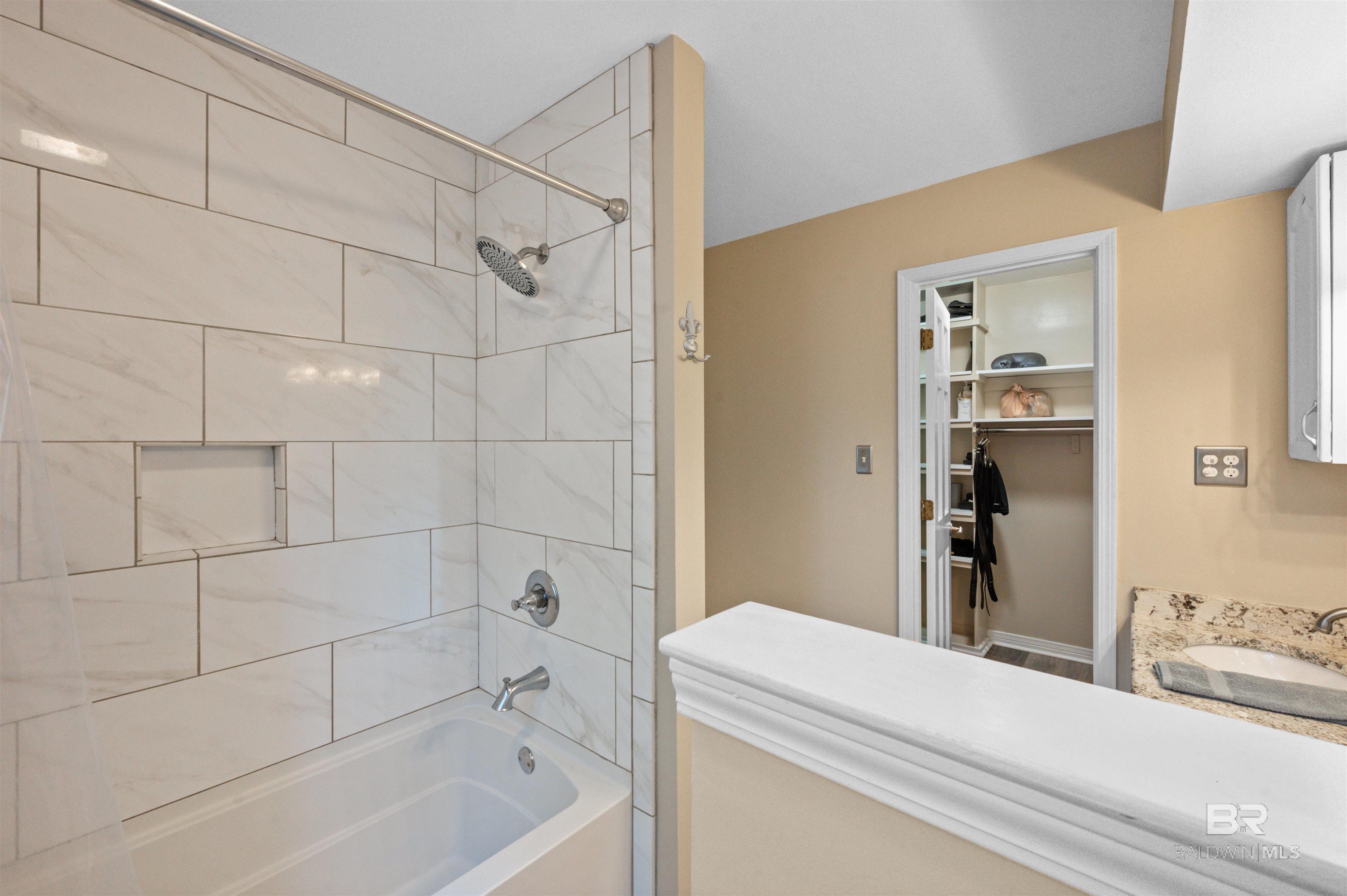 437 Wedgewood Drive, Gulf Shores, AL, 36542-3057