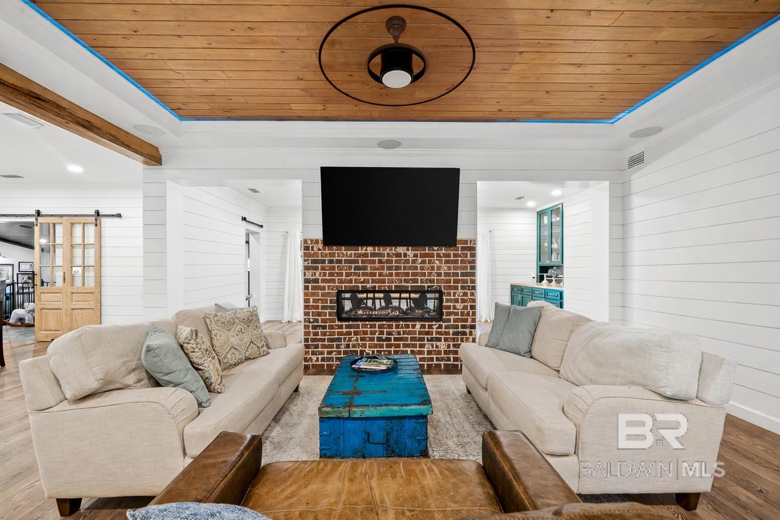 https://zimg.paragon.ice.com/ParagonImages/Property/PG/BCAR/393053/18/0/0/9cbb351973b9729563c7f693de8cd6ec/7/ab5b7ba21f0a6712747a33f24b114ced/393053-20a2e719-1498-404f-beb1-fd625f66bcc7.JPG