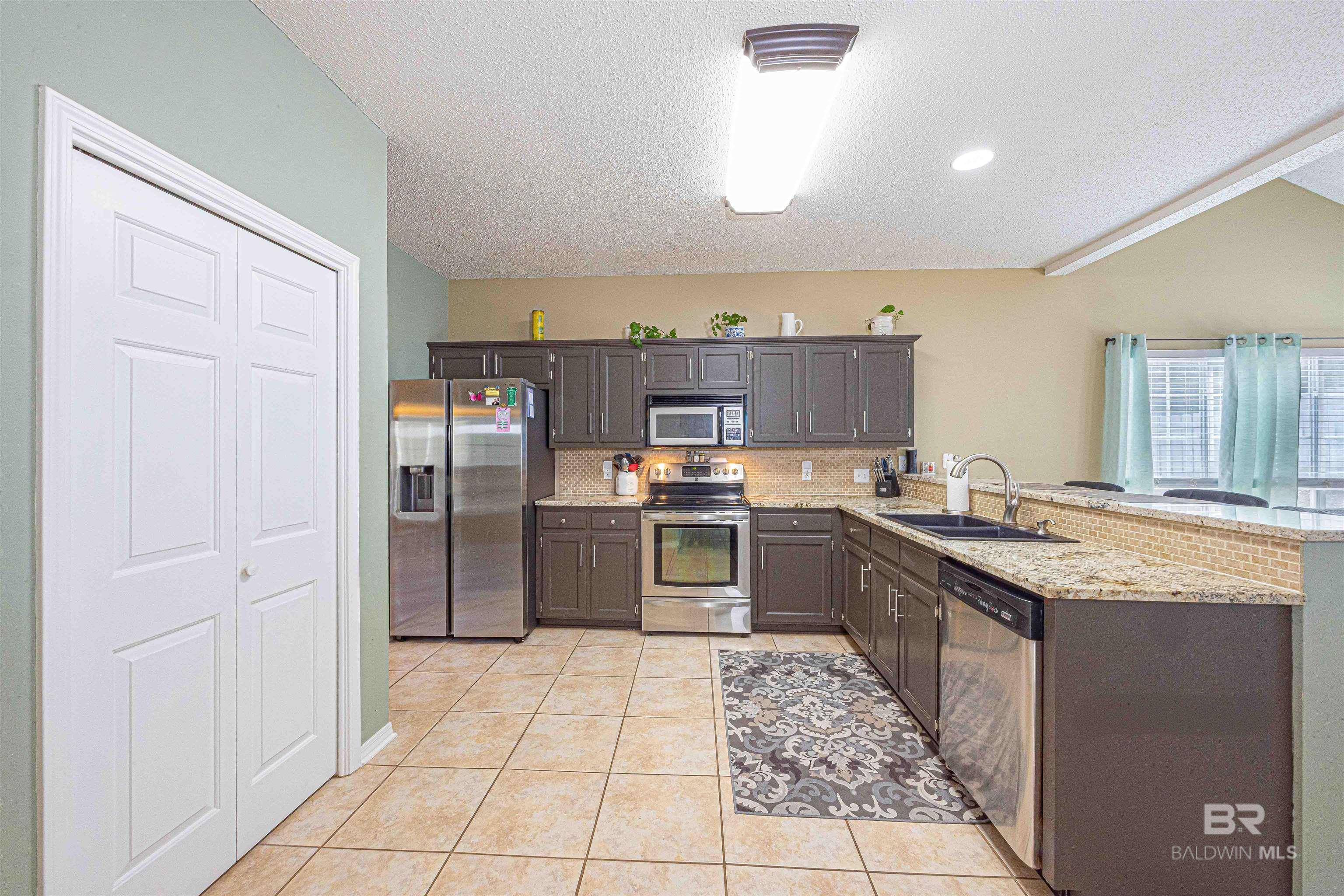 689 Ridgewood Drive, Daphne, AL, 36526