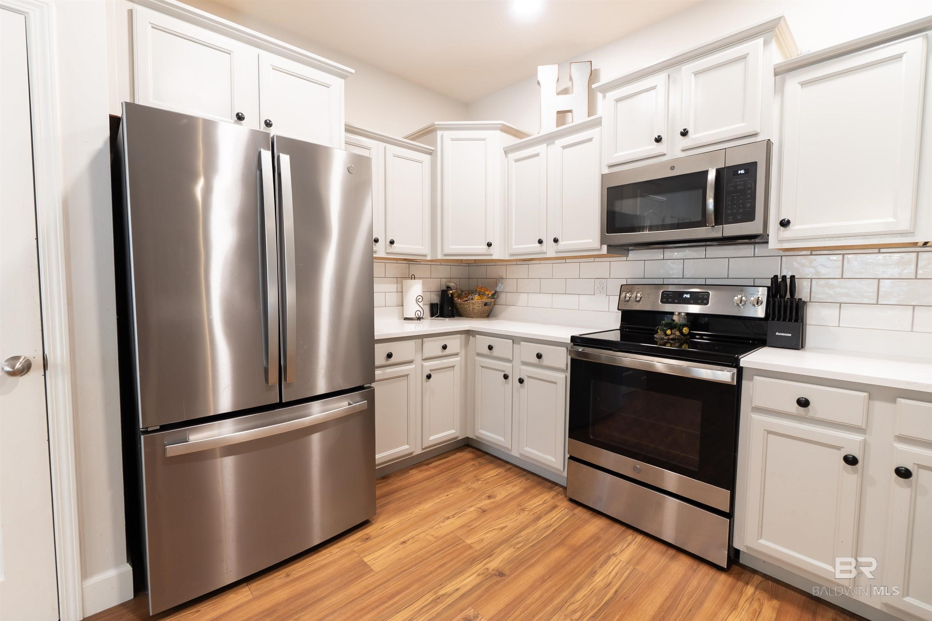 https://zimg.paragon.ice.com/ParagonImages/Property/PG/BCAR/393248/6/0/0/197ec009d28d8aa56109b2c2034b9a0d/7/7e6d2a095661faeaec458cc19464ff4a/393248-446e582d-d315-4ef3-96a8-db473c098815.JPG