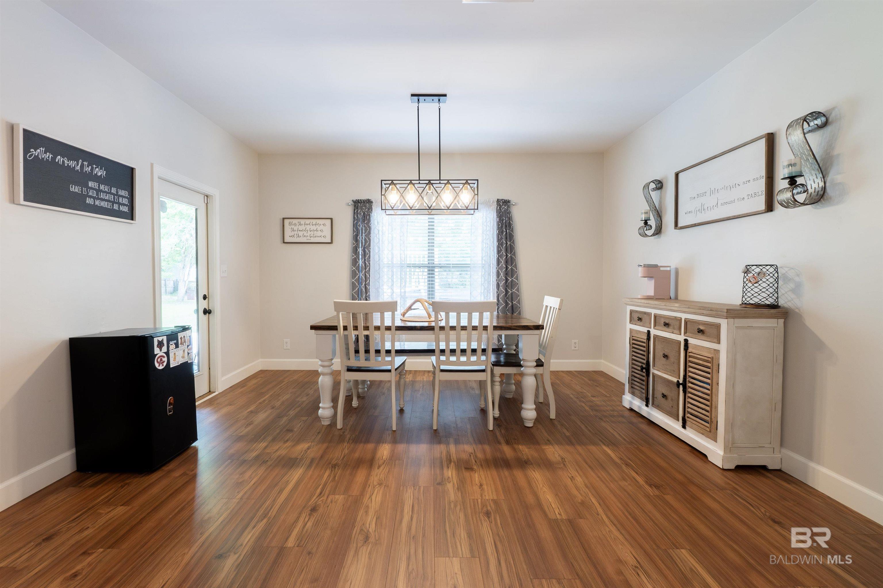 https://zimg.paragon.ice.com/ParagonImages/Property/PG/BCAR/393248/8/0/0/6ebe59a2b05da6a148c9b1753126c562/7/7e6d2a095661faeaec458cc19464ff4a/393248-94603d31-d361-46cb-b20c-ed31e40f23cc.JPG