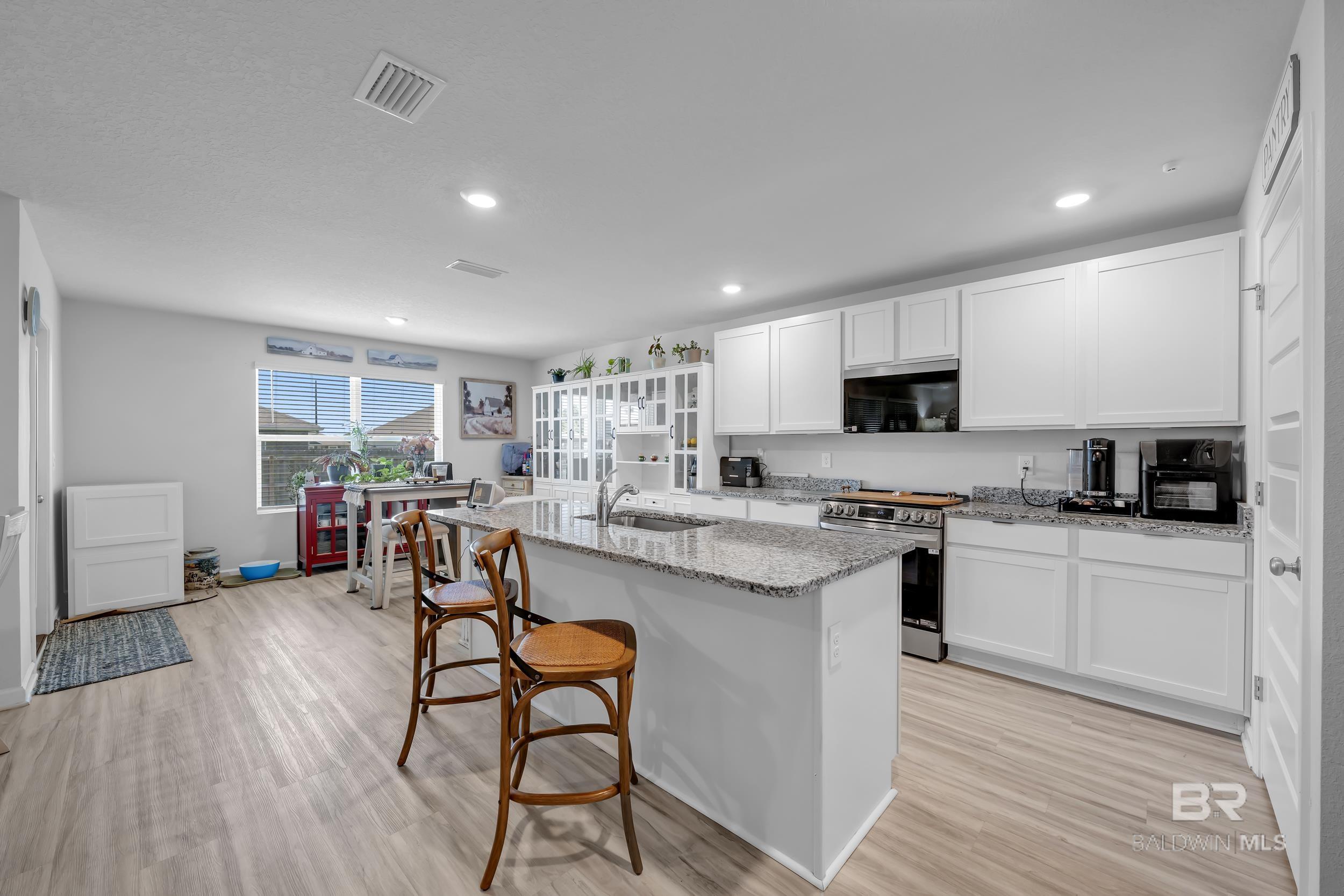 https://zimg.paragon.ice.com/ParagonImages/Property/PG/BCAR/393332/11/0/0/b83e8d0581f68bd4b8ea4d947fe521f8/7/4b6356edfc9269683360e4326f29a5ee/393332-b92acd00-ddc3-4ffa-8ed7-8cb5d3396bd6.JPG