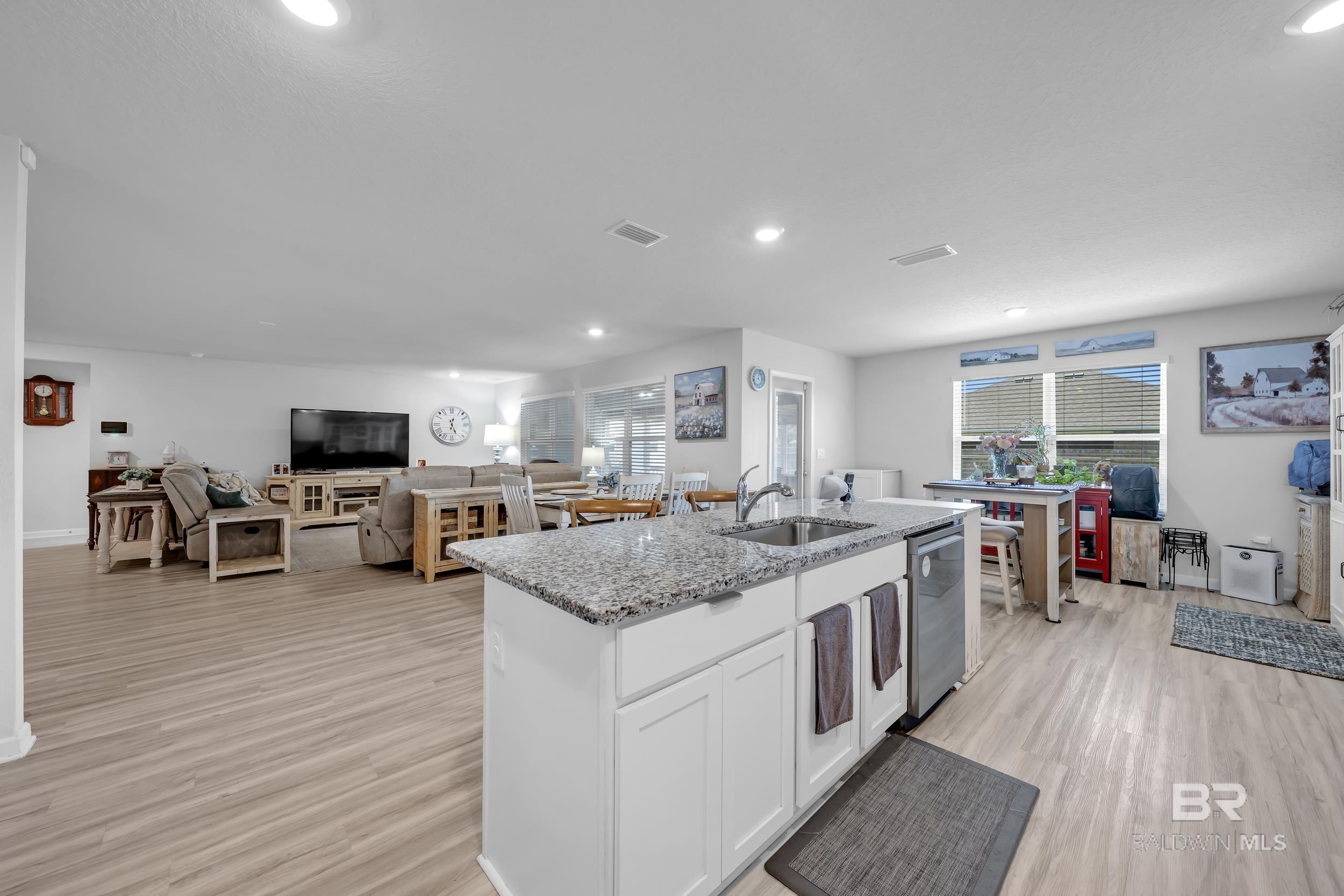 https://zimg.paragon.ice.com/ParagonImages/Property/PG/BCAR/393332/13/0/0/95a6deda04185eb88f3444fd28f1a2d5/7/4b6356edfc9269683360e4326f29a5ee/393332-c3fc0c61-3984-486c-8dab-eee289e6c5c2.JPG