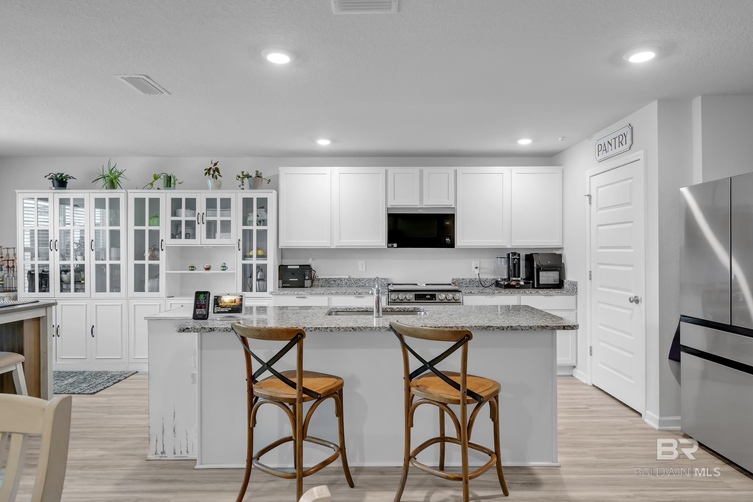 https://zimg.paragon.ice.com/ParagonImages/Property/PG/BCAR/393332/17/0/0/afd4f0273cc80b7c45a588db4e2034c7/7/4b6356edfc9269683360e4326f29a5ee/393332-f9bb8606-3759-48d8-b13c-ab898bde8076.JPG
