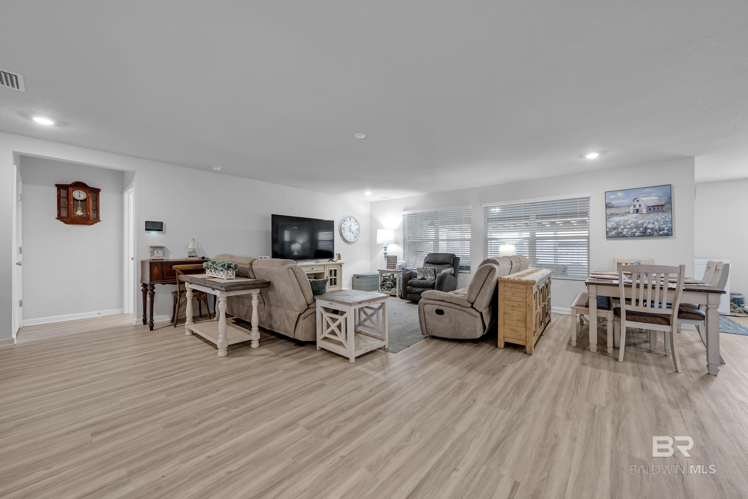 https://zimg.paragon.ice.com/ParagonImages/Property/PG/BCAR/393332/2/0/0/90d2152d793f3ddfa5ff77da72ef87cf/7/4b6356edfc9269683360e4326f29a5ee/393332-cb01f4fc-cd35-4f12-96dc-95b6054b98b5.JPG