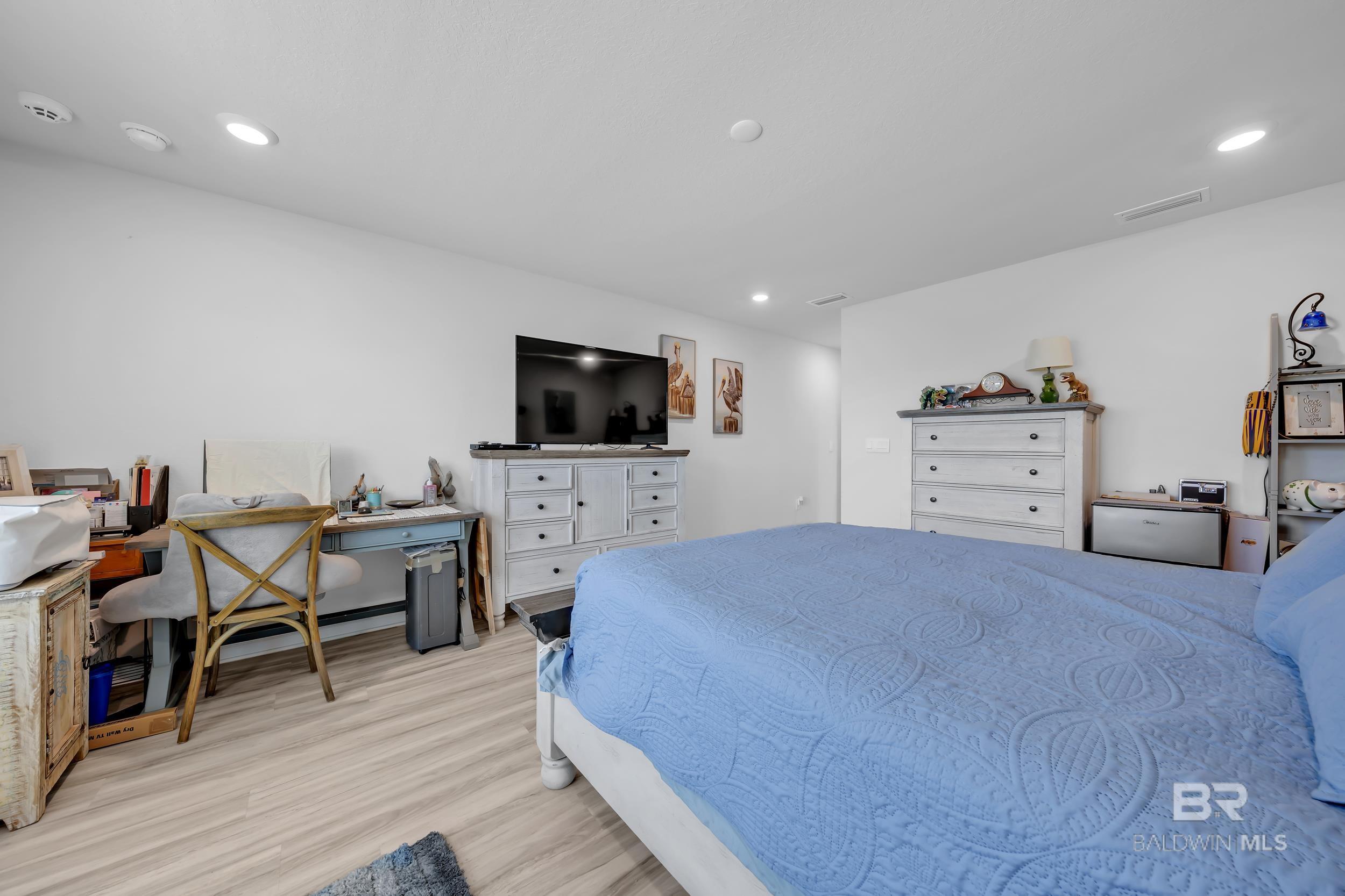 https://zimg.paragon.ice.com/ParagonImages/Property/PG/BCAR/393332/21/0/0/6a8b37a279b79c41f7cd43ae3afdea58/7/4b6356edfc9269683360e4326f29a5ee/393332-a7cec056-d27b-4518-b25f-ff0195238569.JPG