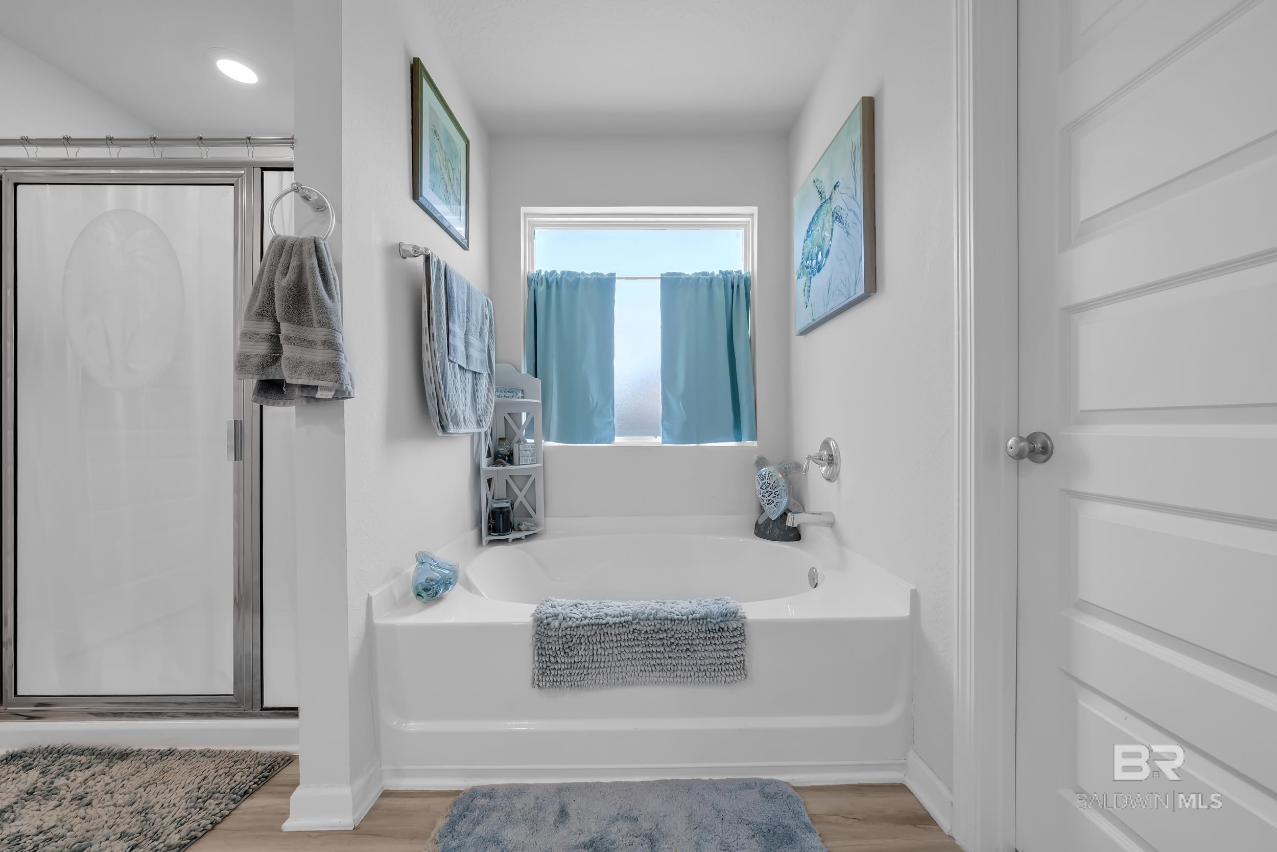 https://zimg.paragon.ice.com/ParagonImages/Property/PG/BCAR/393332/24/0/0/77a7a589180352c7d86bcc0d114038a3/7/4b6356edfc9269683360e4326f29a5ee/393332-2f943bcb-a1fe-48ab-9adb-b90675ebf3de.JPG