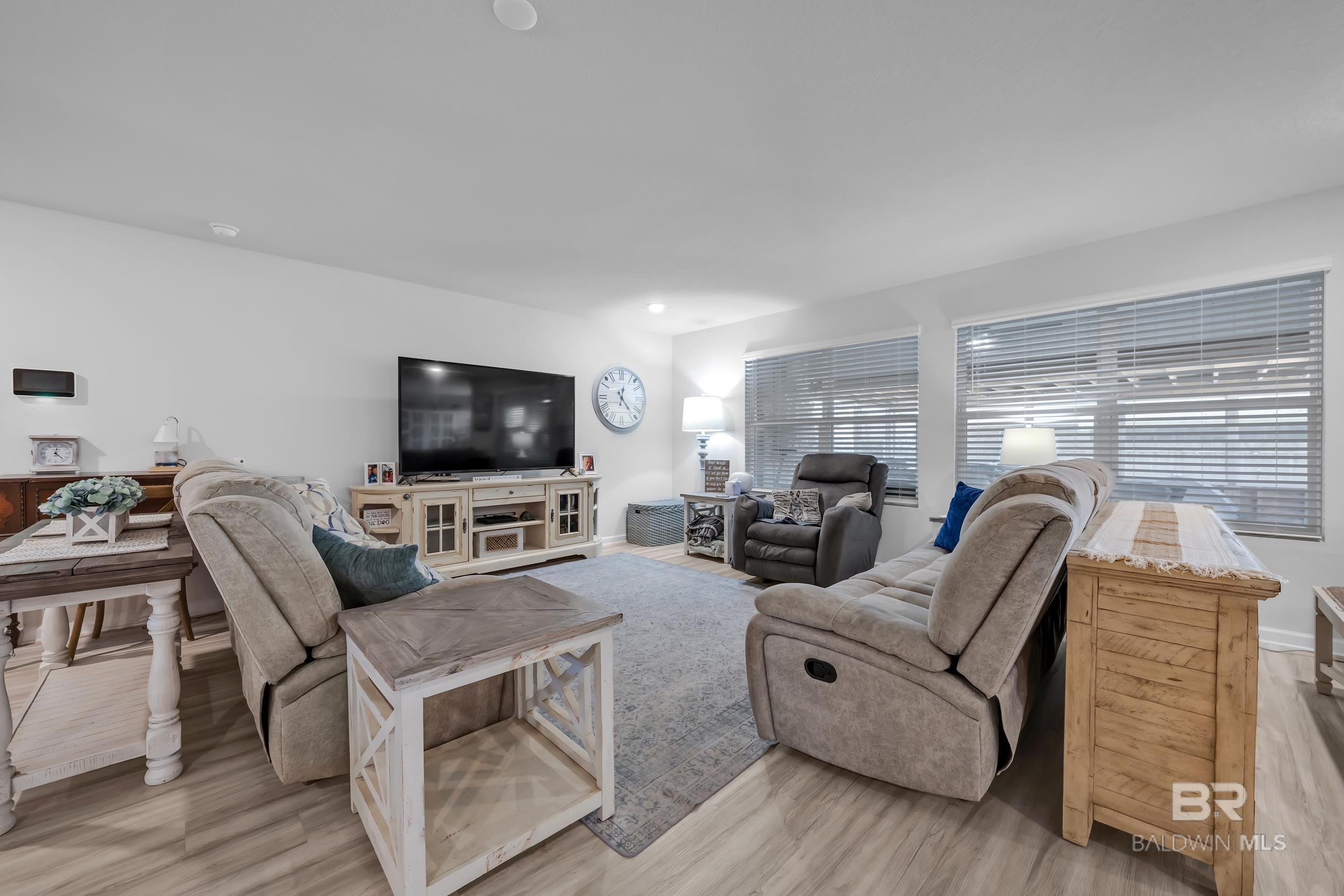 https://zimg.paragon.ice.com/ParagonImages/Property/PG/BCAR/393332/3/0/0/d2af79205ad3fb453055e01e1d3041f6/7/4b6356edfc9269683360e4326f29a5ee/393332-822887fb-af84-4ebe-84a7-7e4ecaed4a16.JPG