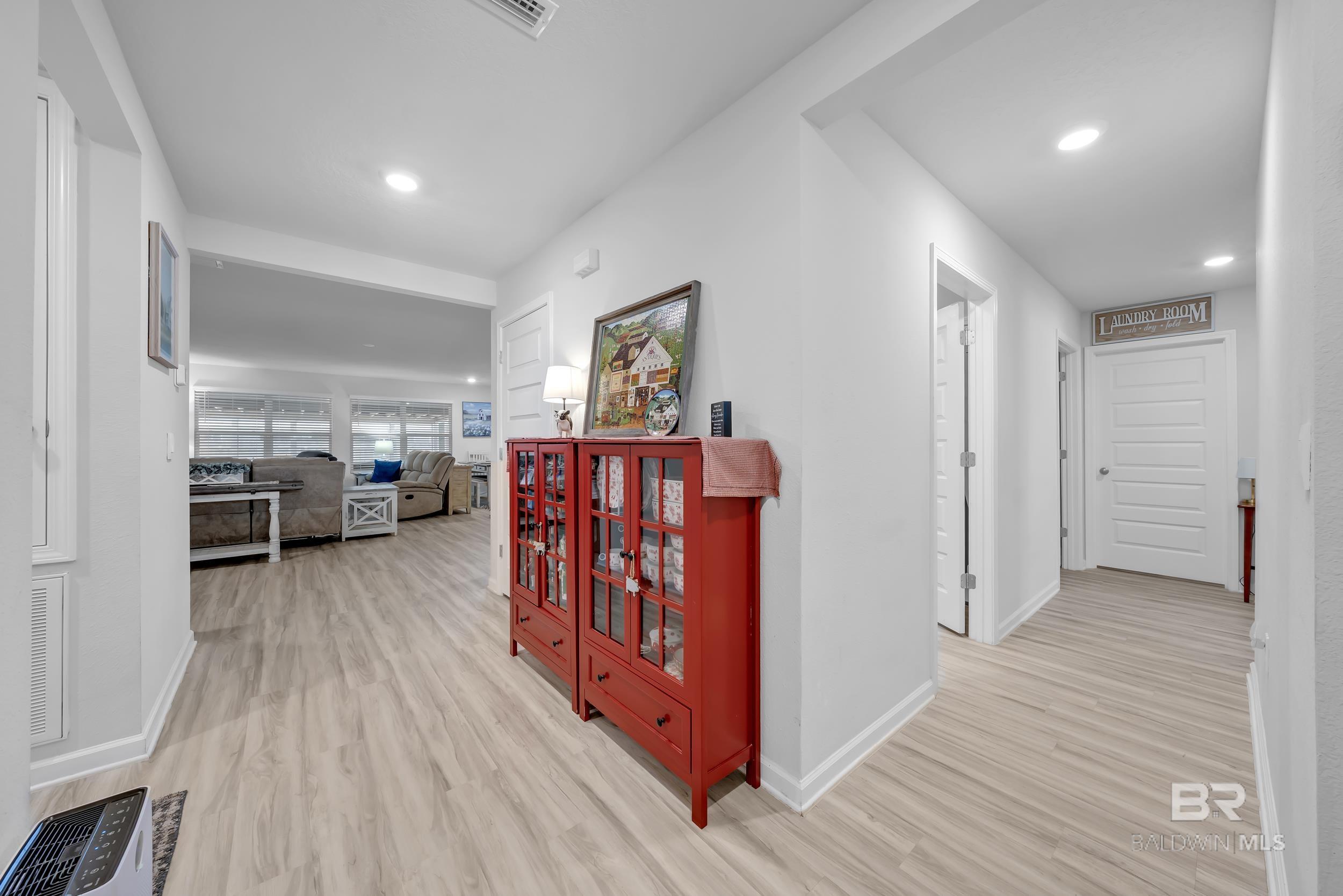 https://zimg.paragon.ice.com/ParagonImages/Property/PG/BCAR/393332/6/0/0/f5384f60eb64dba09b607c2213e3c503/7/4b6356edfc9269683360e4326f29a5ee/393332-de8a06f1-4463-4346-a2fe-e0d17db8018e.JPG