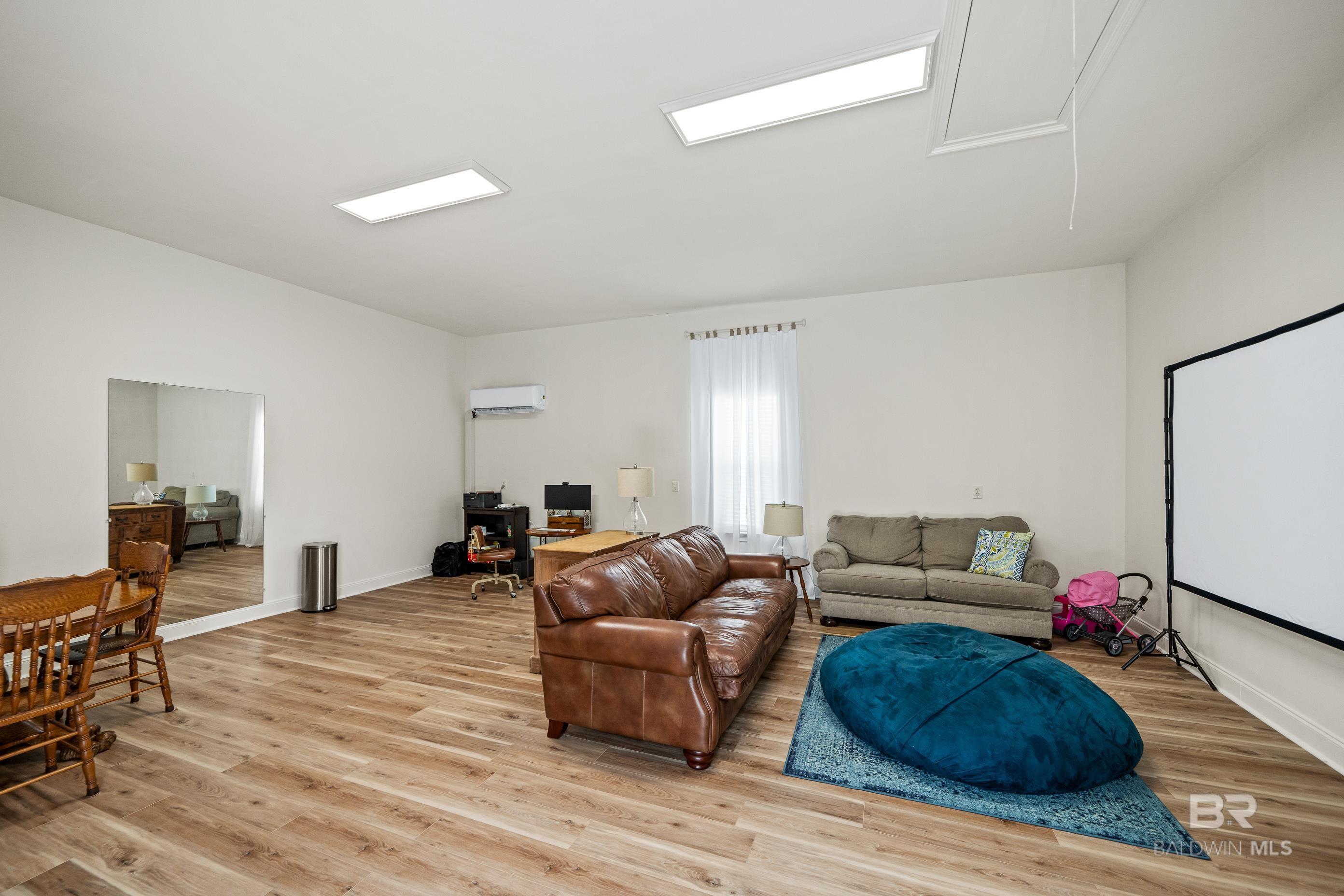 https://zimg.paragon.ice.com/ParagonImages/Property/PG/BCAR/393471/31/0/0/38b66653192c91c87901eb04749ef289/7/eac48cb38d857ff20efa7ba6e2c533ef/393471-ad0750c3-607a-4cb3-845c-42cb9c88203e.JPG