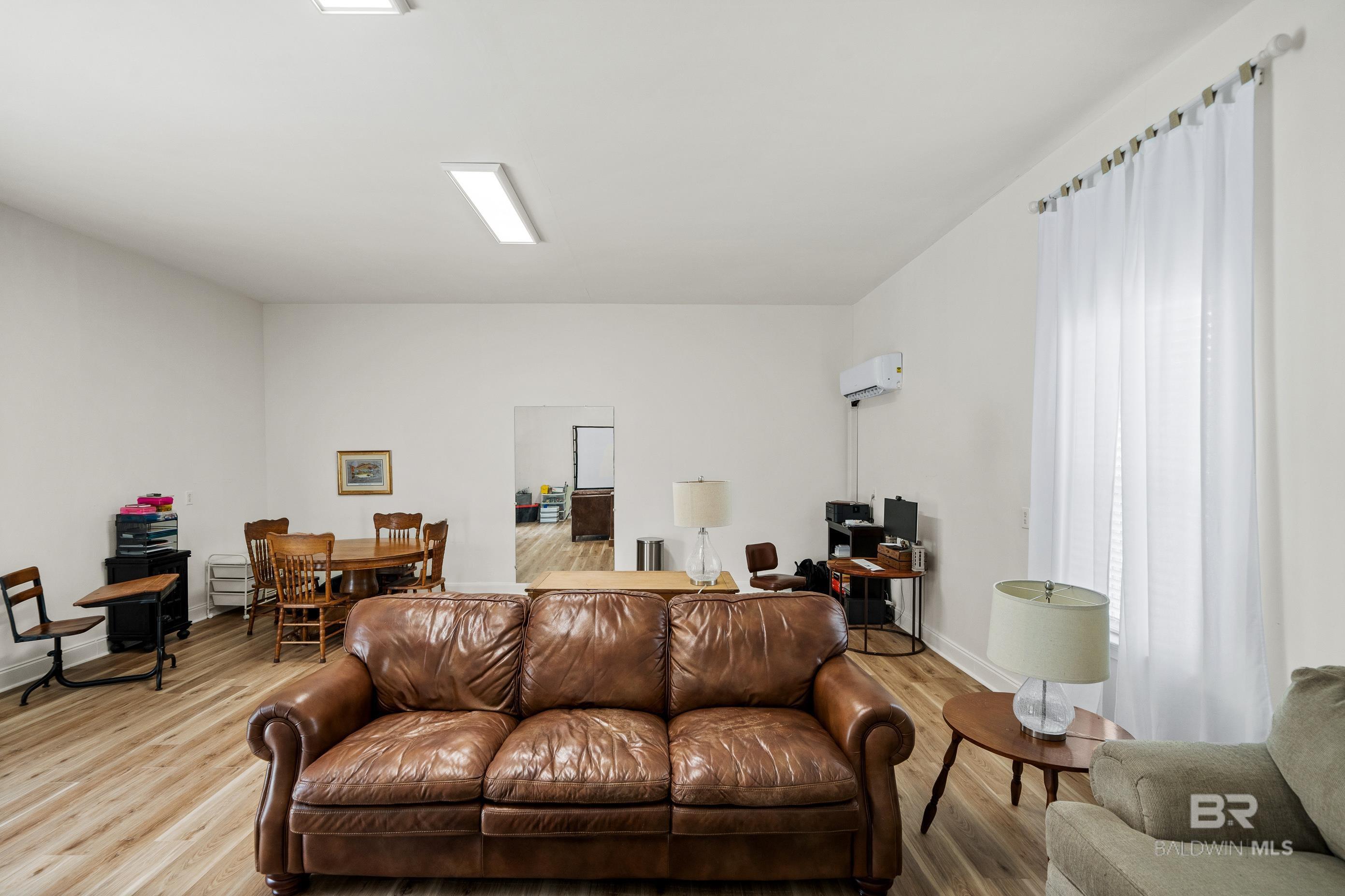 https://zimg.paragon.ice.com/ParagonImages/Property/PG/BCAR/393471/33/0/0/5cf3abe93399b636dafdf786e517d5a8/7/eac48cb38d857ff20efa7ba6e2c533ef/393471-3b42812a-6127-470d-a13a-7cfa7081669f.JPG