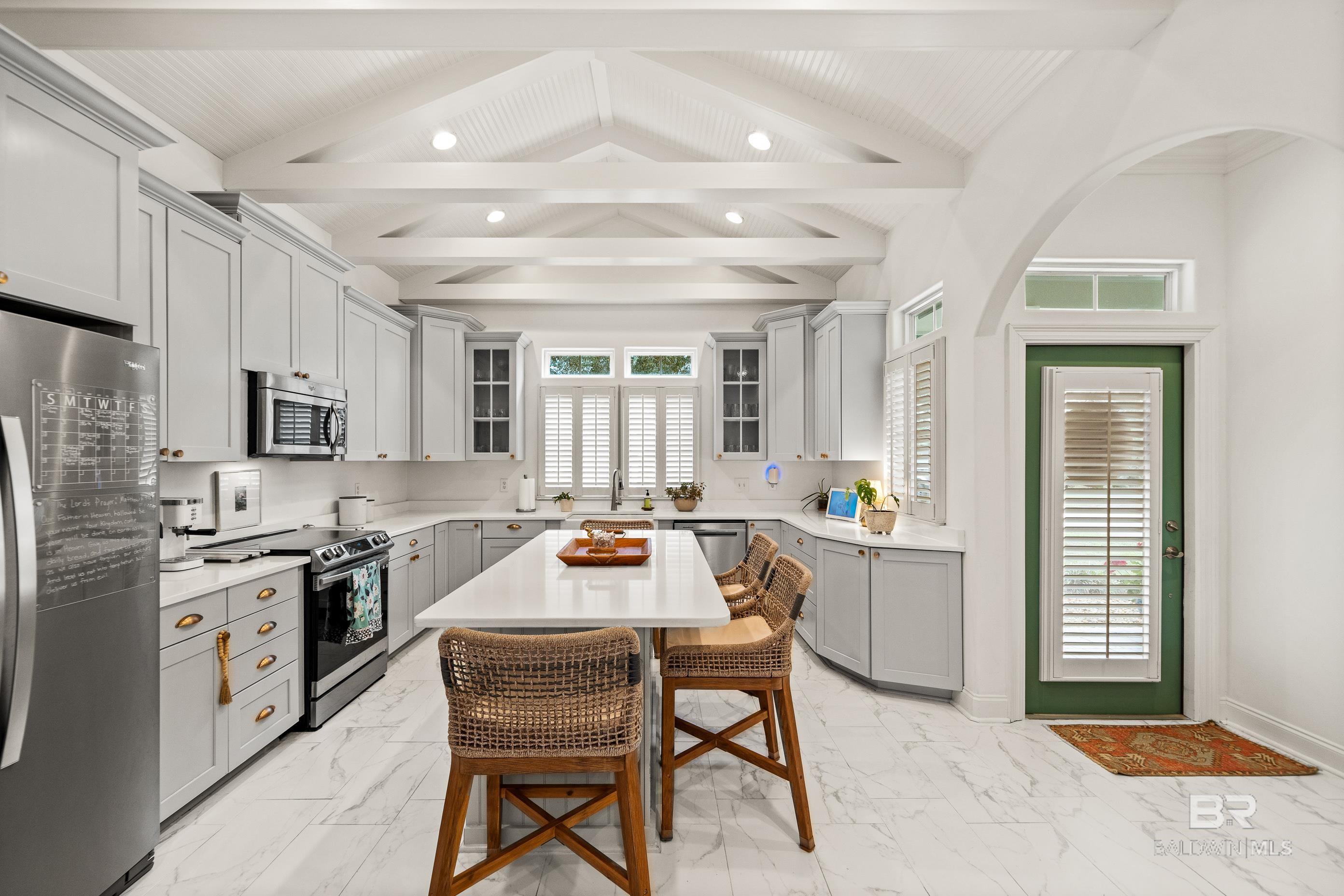 https://zimg.paragon.ice.com/ParagonImages/Property/PG/BCAR/393471/6/0/0/d6634dce89ac78f52aa6980dab000b96/7/eac48cb38d857ff20efa7ba6e2c533ef/393471-9aaaae9a-b612-4846-b267-e0688a7bd67c.JPG