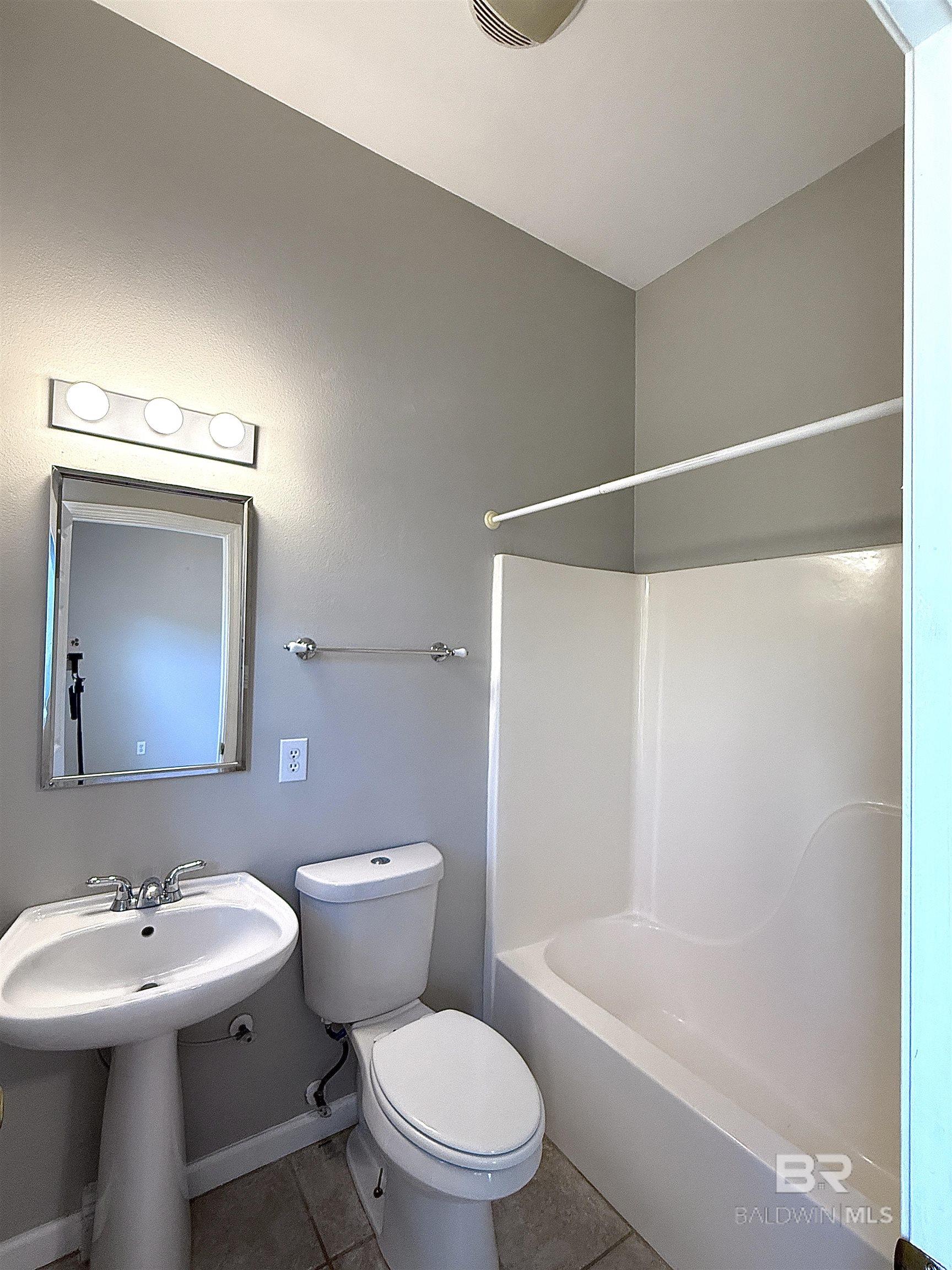 4 Yacht Club Drive UNIT 9, Daphne, AL, 36526