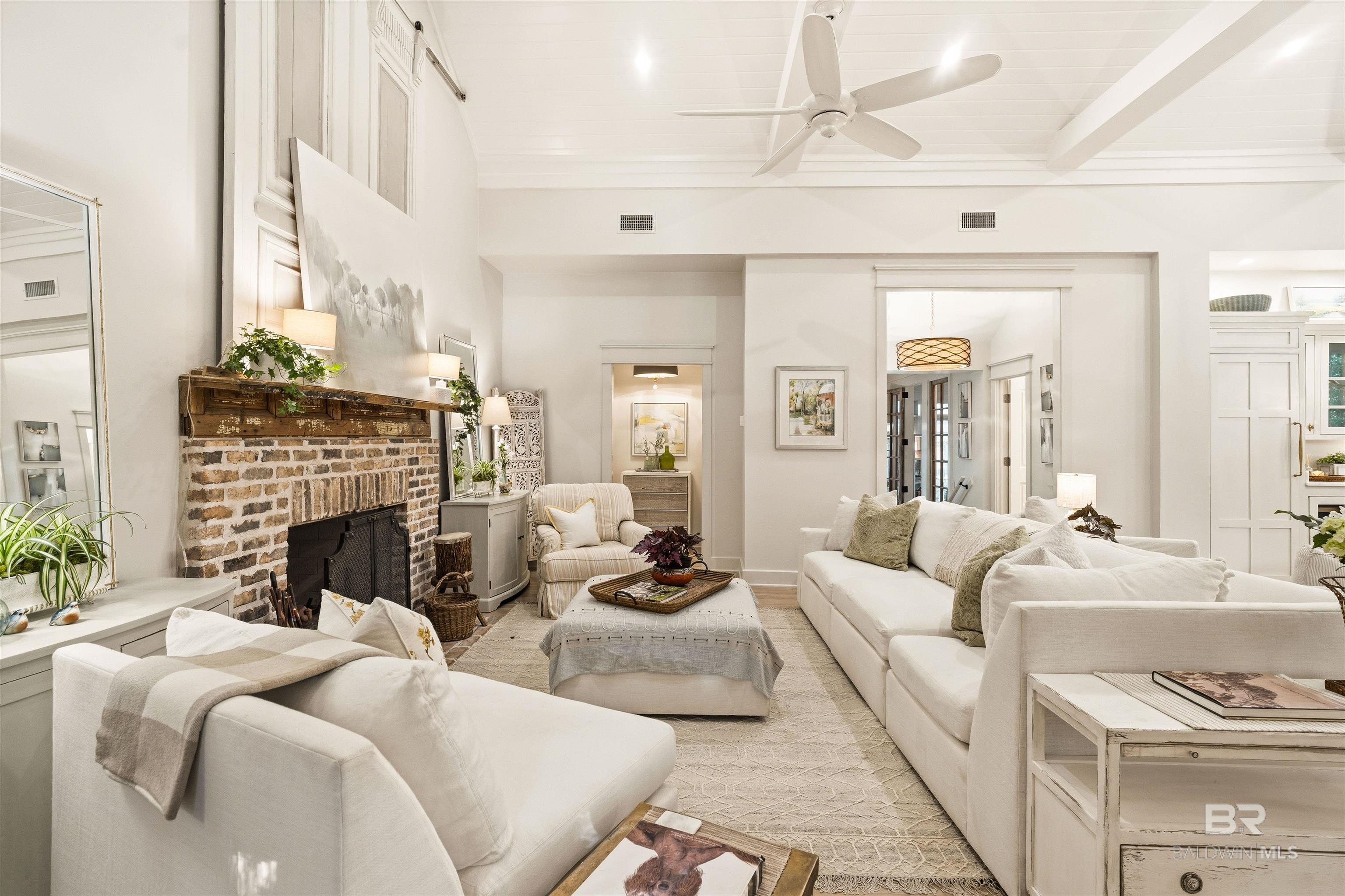 https://zimg.paragon.ice.com/ParagonImages/Property/PG/BCAR/393752/6/0/0/4402cb84352717604d1faaed99857a7a/7/e768683a90b80f87dbf60539e72f213d/393752-dd0333b6-6f30-4c12-b44e-ca80aa8804d9.JPG