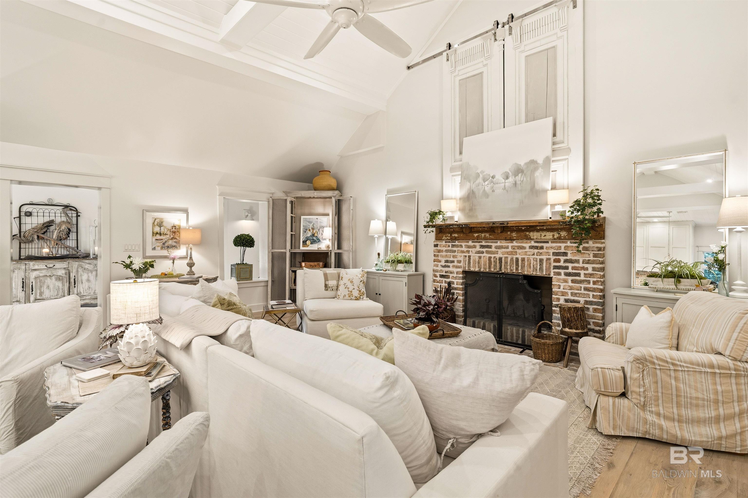 https://zimg.paragon.ice.com/ParagonImages/Property/PG/BCAR/393752/7/0/0/8439e1874bfeb63211a7222adf109c83/7/e768683a90b80f87dbf60539e72f213d/393752-23b05f35-66d1-4db6-8054-db1bd33c5720.JPG