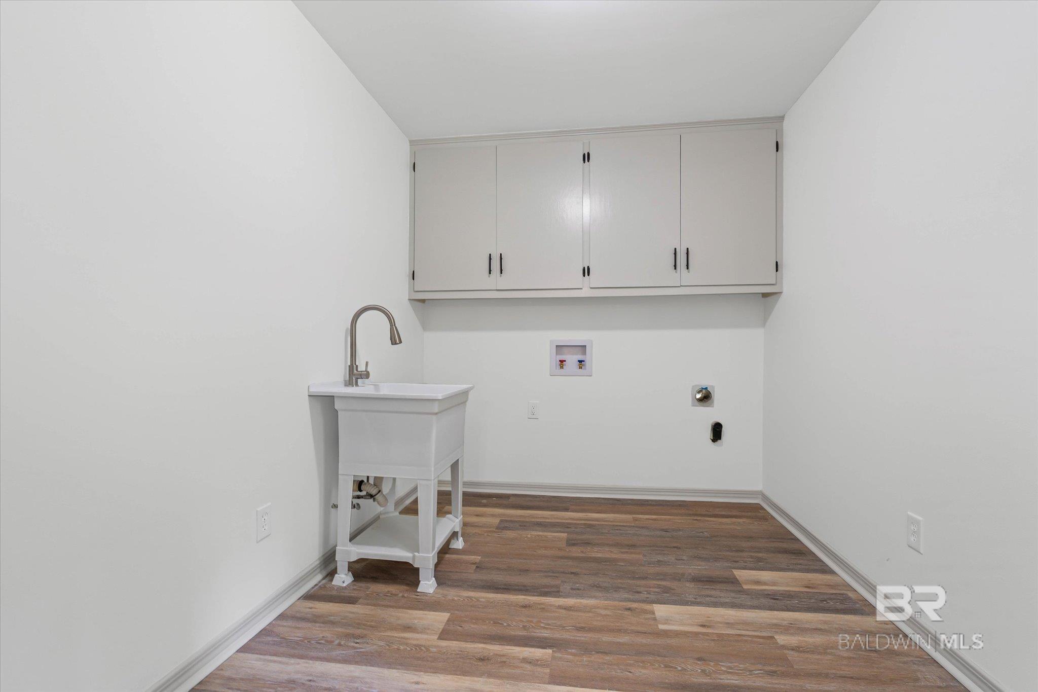 https://zimg.paragon.ice.com/ParagonImages/Property/PG/BCAR/393834/15/0/0/1b0236c0609b6d77c63fb2e0161e1bb0/7/f6b32e1cf17b6d034b51abc4f1748e6f/393834-01b13e99-bdce-4bff-90ca-32479450bf13.JPG