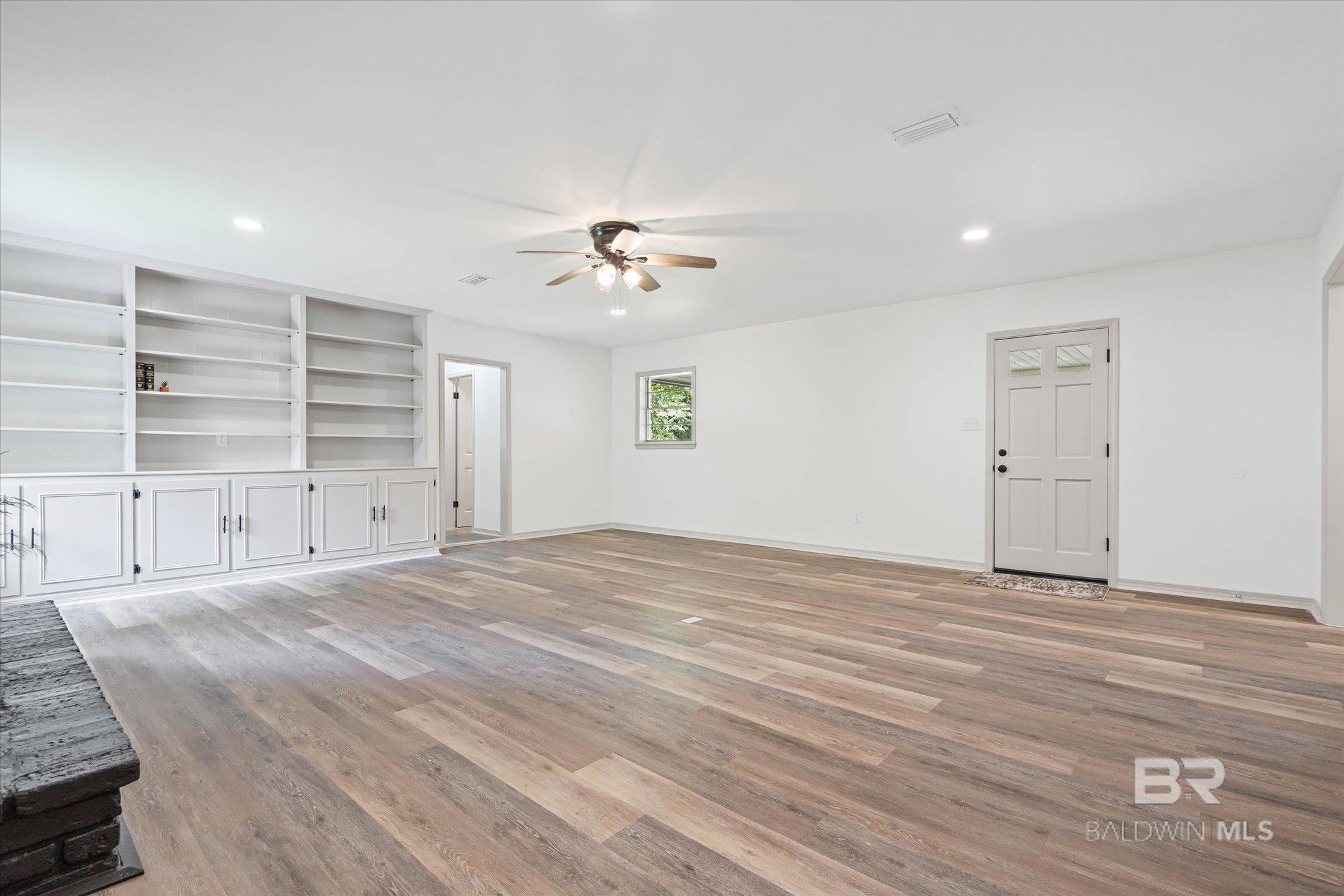 https://zimg.paragon.ice.com/ParagonImages/Property/PG/BCAR/393834/7/0/0/86970e363822862e1b78814972d3b1bf/7/f6b32e1cf17b6d034b51abc4f1748e6f/393834-39fc18a4-5d9e-467c-b855-a818268470cf.JPG
