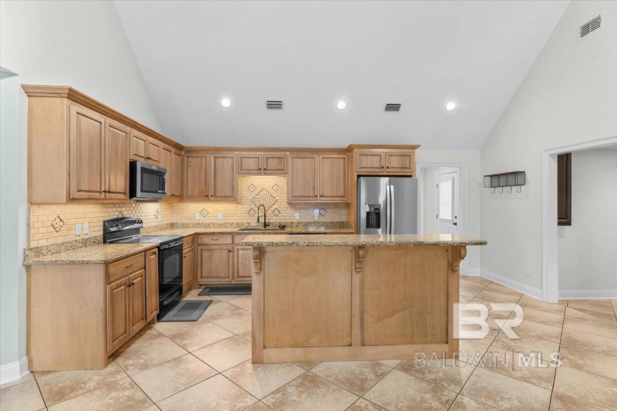 https://zimg.paragon.ice.com/ParagonImages/Property/PG/BCAR/393844/6/0/0/51c07ffae52f327c73ad127cefbdb8ff/7/b01c2fda52548bcdeff6aeac781ed8a4/393844-1e974683-8678-4264-a573-7cce3079ef58.JPG