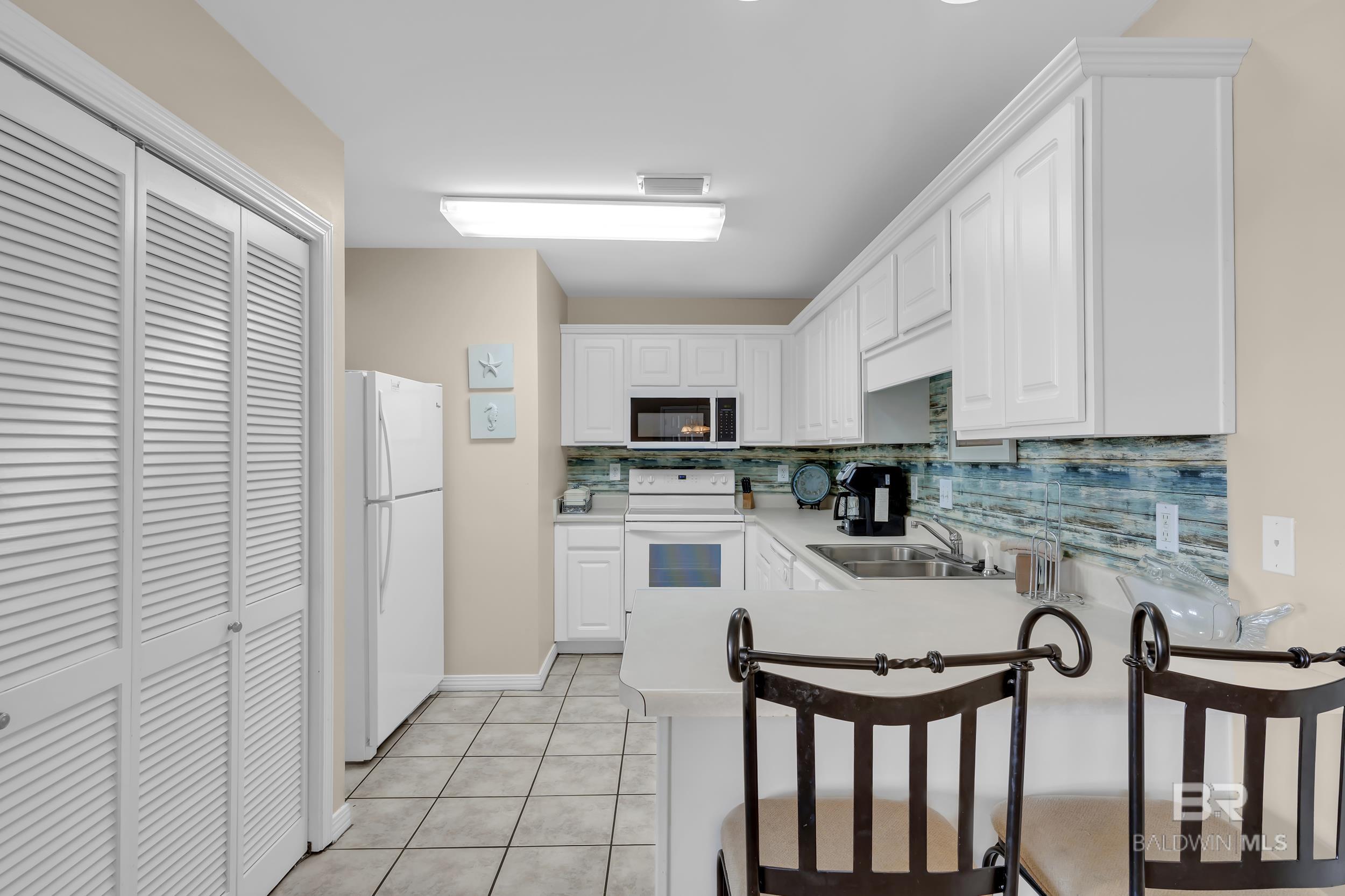 https://zimg.paragon.ice.com/ParagonImages/Property/PG/BCAR/393845/9/0/0/0f3003804f5320569f2222b539e86821/7/318e49e44facae4a3244dc318f62a41a/393845-1f1d5350-245a-4cbd-935d-d8c12b69c86b.JPG