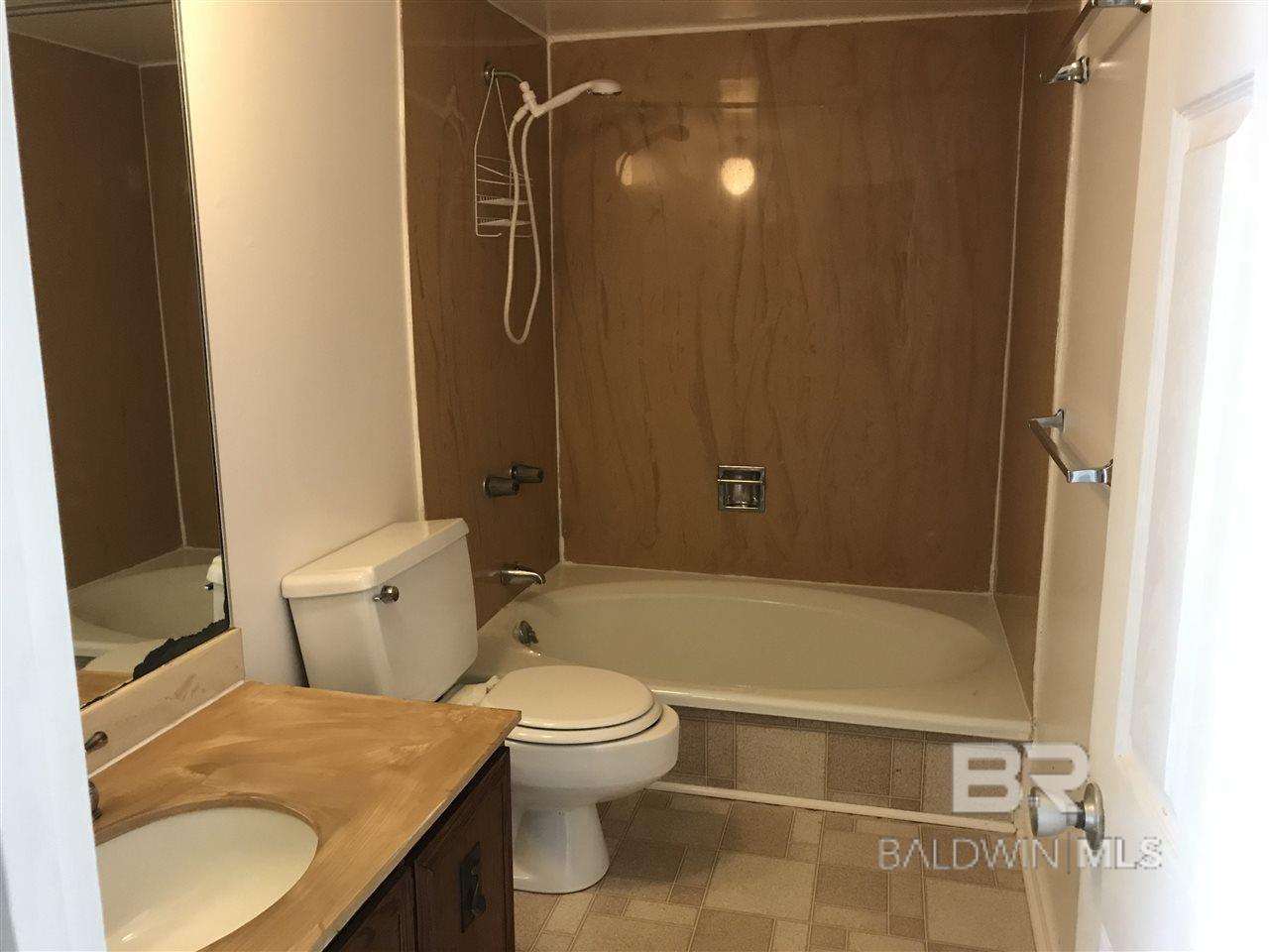 https://zimg.paragon.ice.com/ParagonImages/Property/PG/BCAR/393988/8/0/0/9a0950d0be2140a64fc816c525c66f92/7/875e82300ee2afe26fb4d6349695eb61/393988-E424D6A1-01C1-4D7C-945F-5891225C6247.JPG