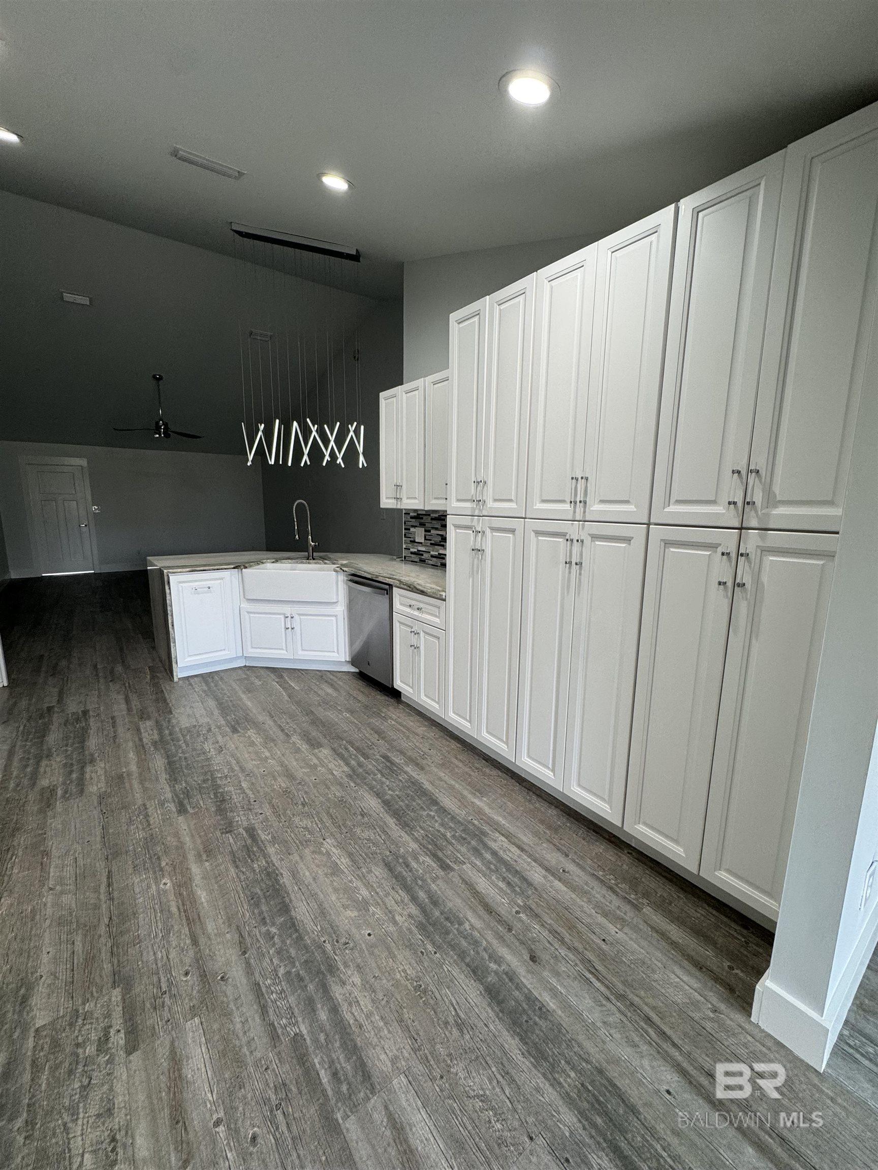 https://zimg.paragon.ice.com/ParagonImages/Property/PG/BCAR/394026/10/0/0/ae8dd527566fc849b2c5ae5f772b3630/7/d37c2ae5af9c4394ee84d2a4eca0e8a6/394026-bd564f1d-cac2-4554-b181-15b18c5d4408.JPG