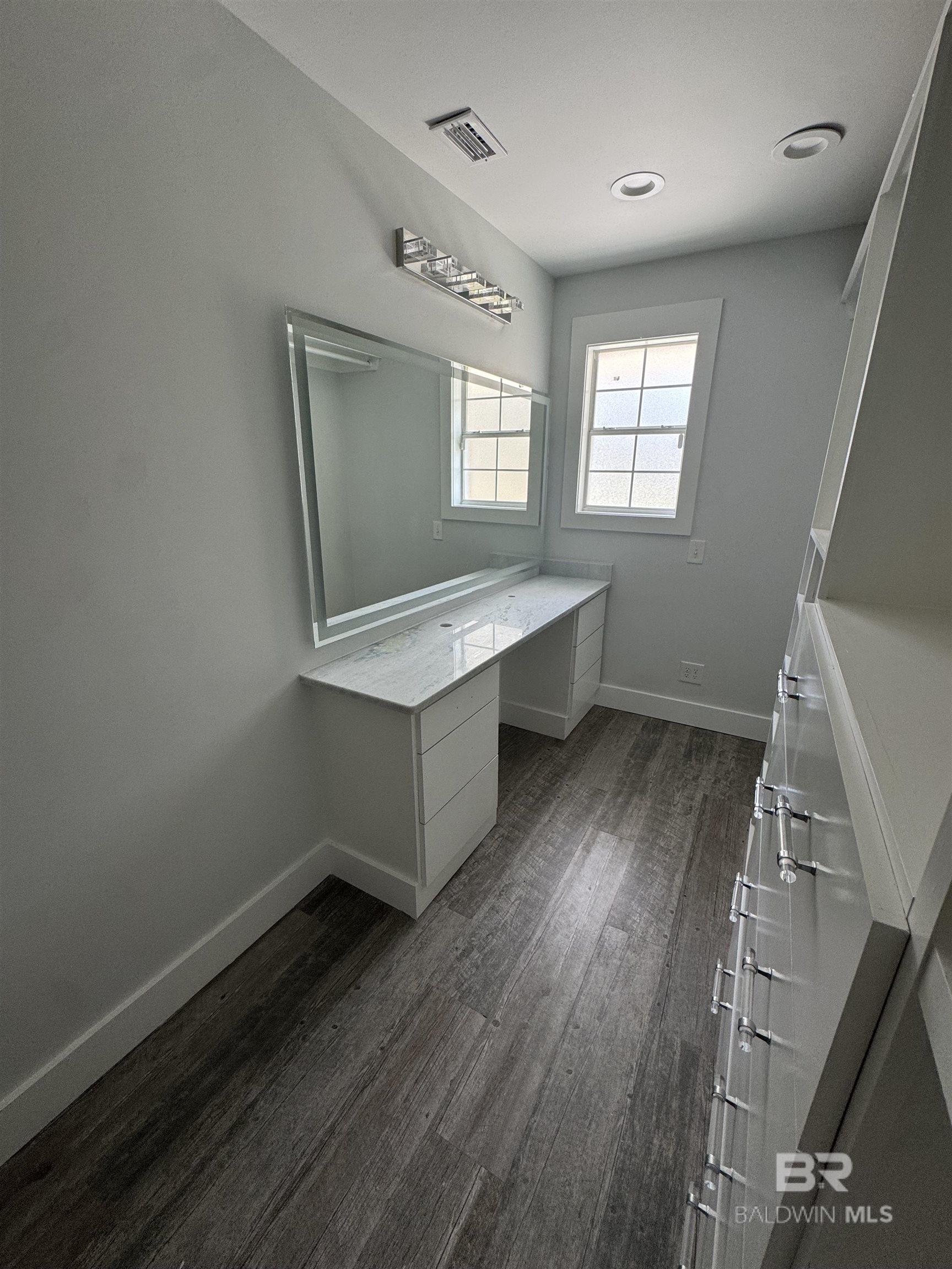 https://zimg.paragon.ice.com/ParagonImages/Property/PG/BCAR/394026/20/0/0/bcfc9ed809c9663503dd2e8ffb7fd0b5/7/d37c2ae5af9c4394ee84d2a4eca0e8a6/394026-c5a1aa12-e7de-4764-86d2-5b99be43e7e6.JPG