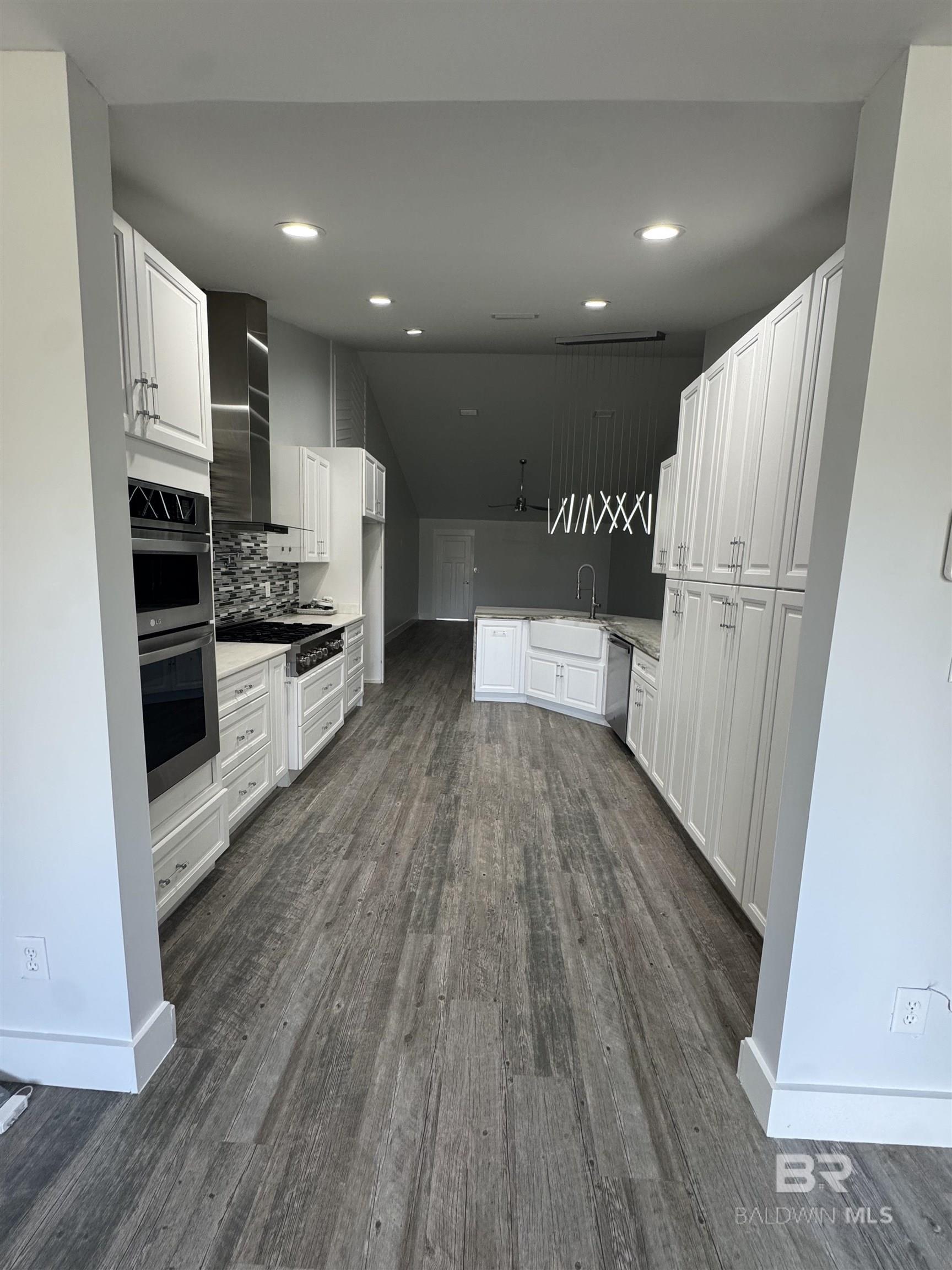 https://zimg.paragon.ice.com/ParagonImages/Property/PG/BCAR/394026/8/0/0/a352603642a534c69a2d4615a3aaf2cf/7/d37c2ae5af9c4394ee84d2a4eca0e8a6/394026-d2504ae5-c8ae-426b-992e-46f3b167ef2e.JPG