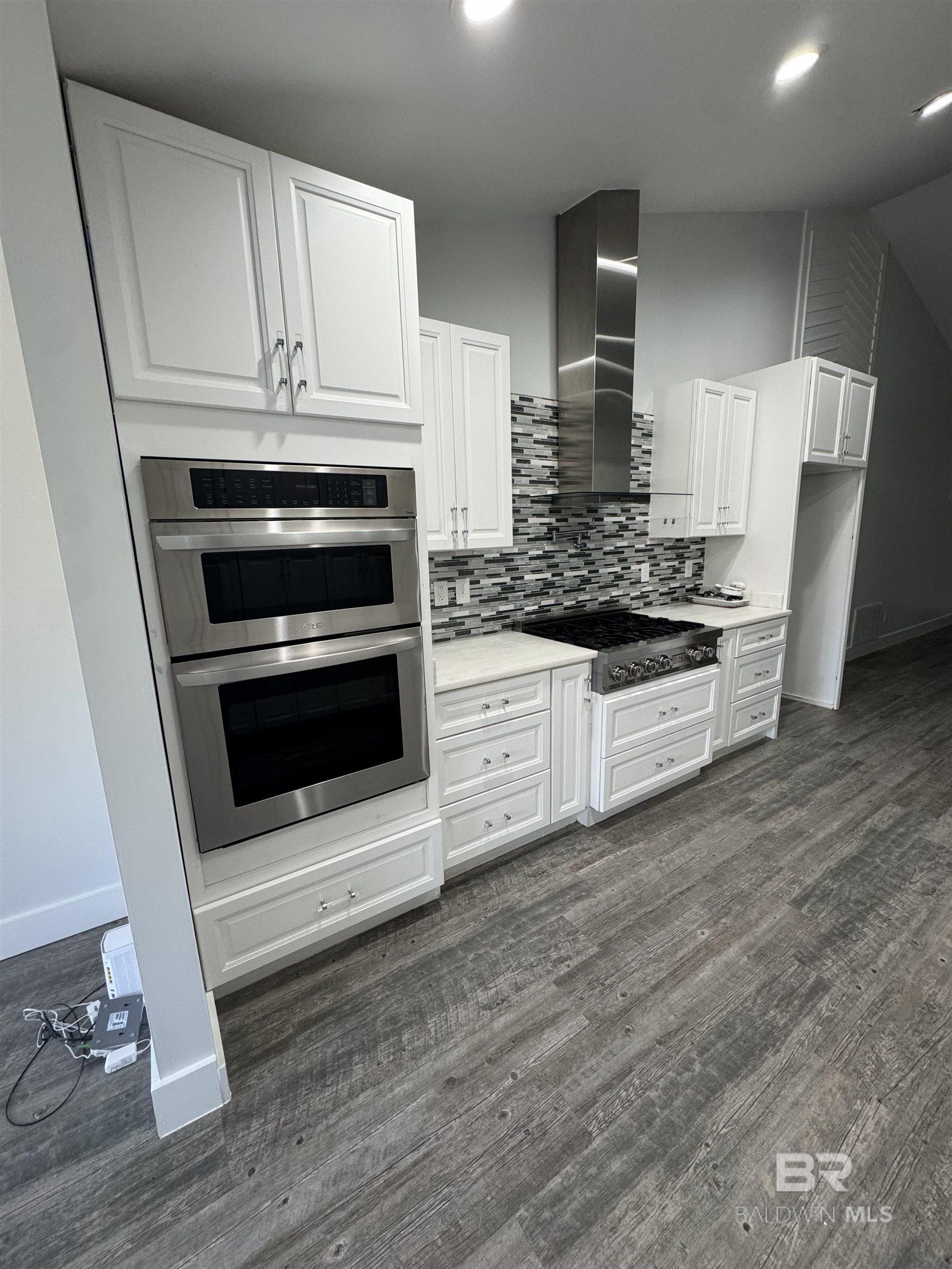 https://zimg.paragon.ice.com/ParagonImages/Property/PG/BCAR/394026/9/0/0/2c7784dd32e502092a15f69f6df8a26c/7/d37c2ae5af9c4394ee84d2a4eca0e8a6/394026-bbde1a25-abc5-4ff6-9a06-4f0c8ce95366.JPG