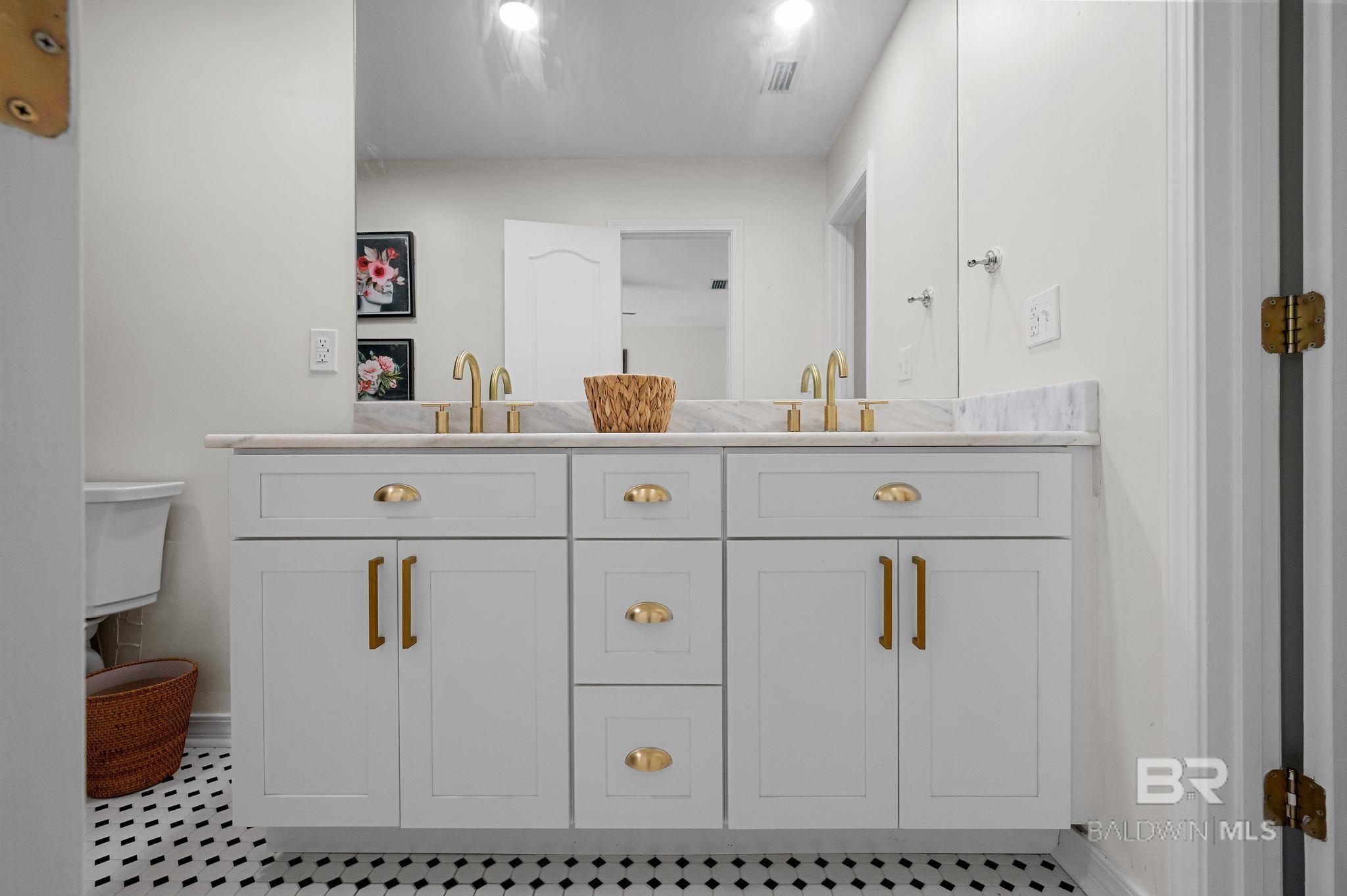 300 Volanta Avenue, Fairhope, AL, 36532