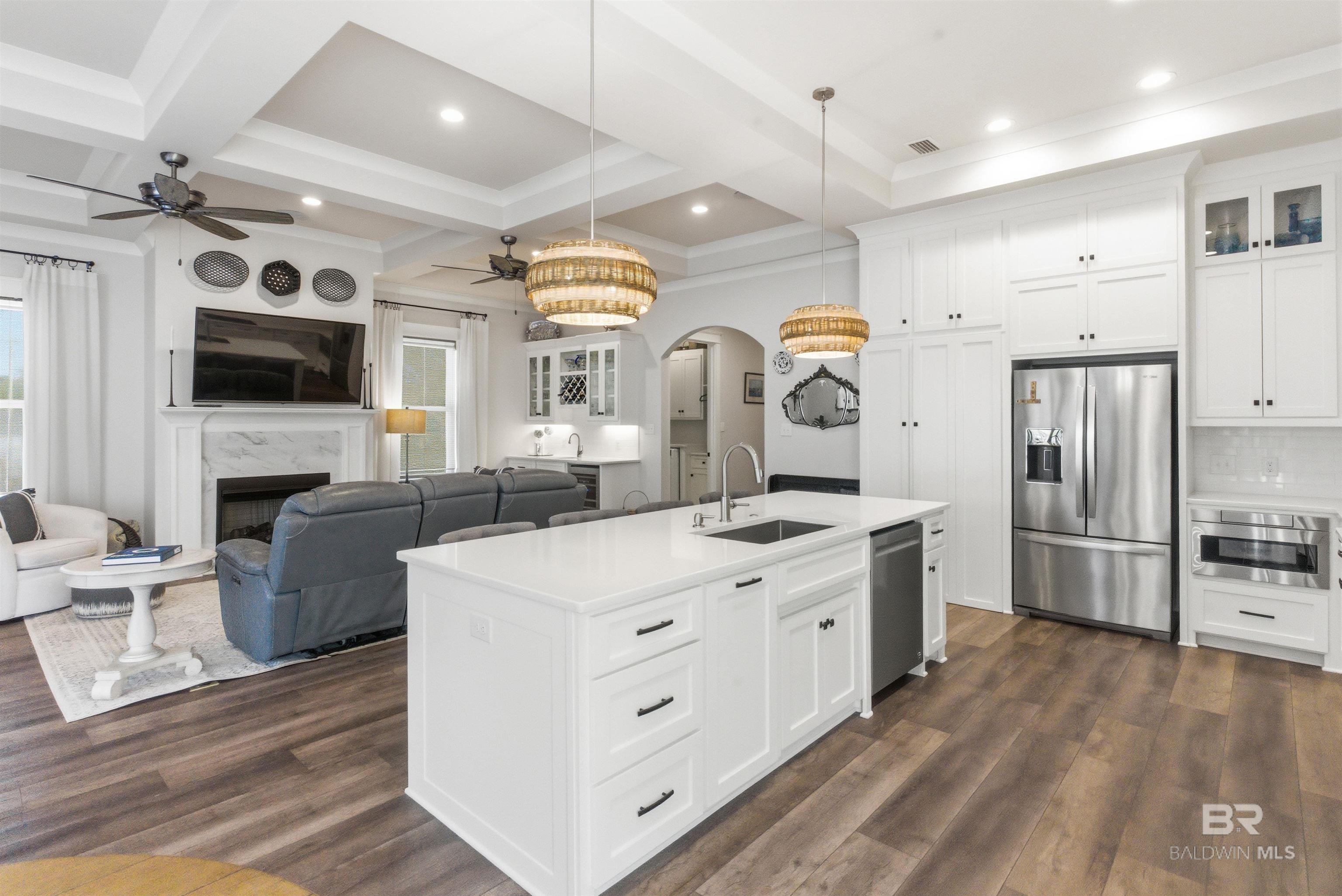 724 W Canal Drive, Gulf Shores, AL, 36542