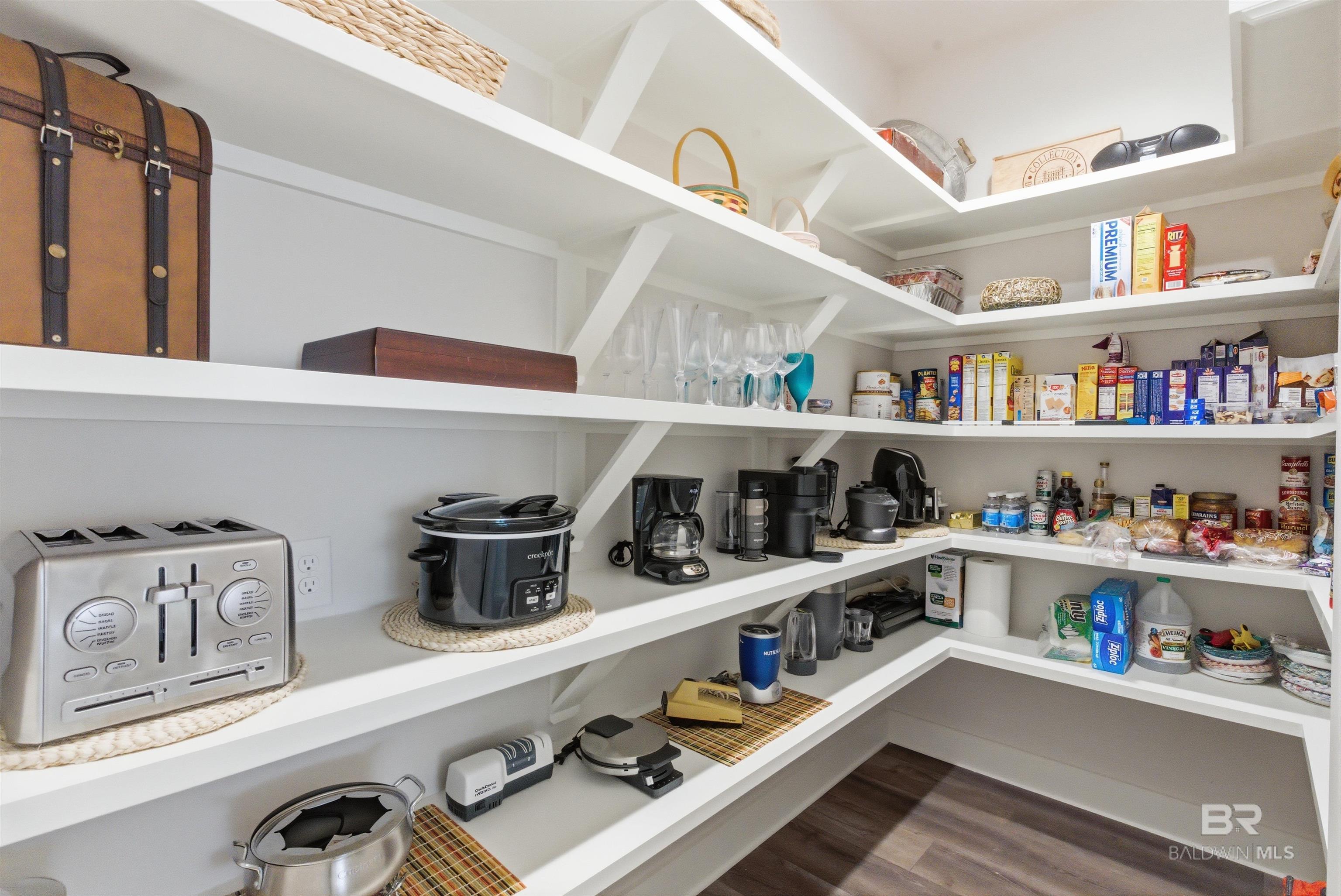 724 W Canal Drive, Gulf Shores, AL, 36542