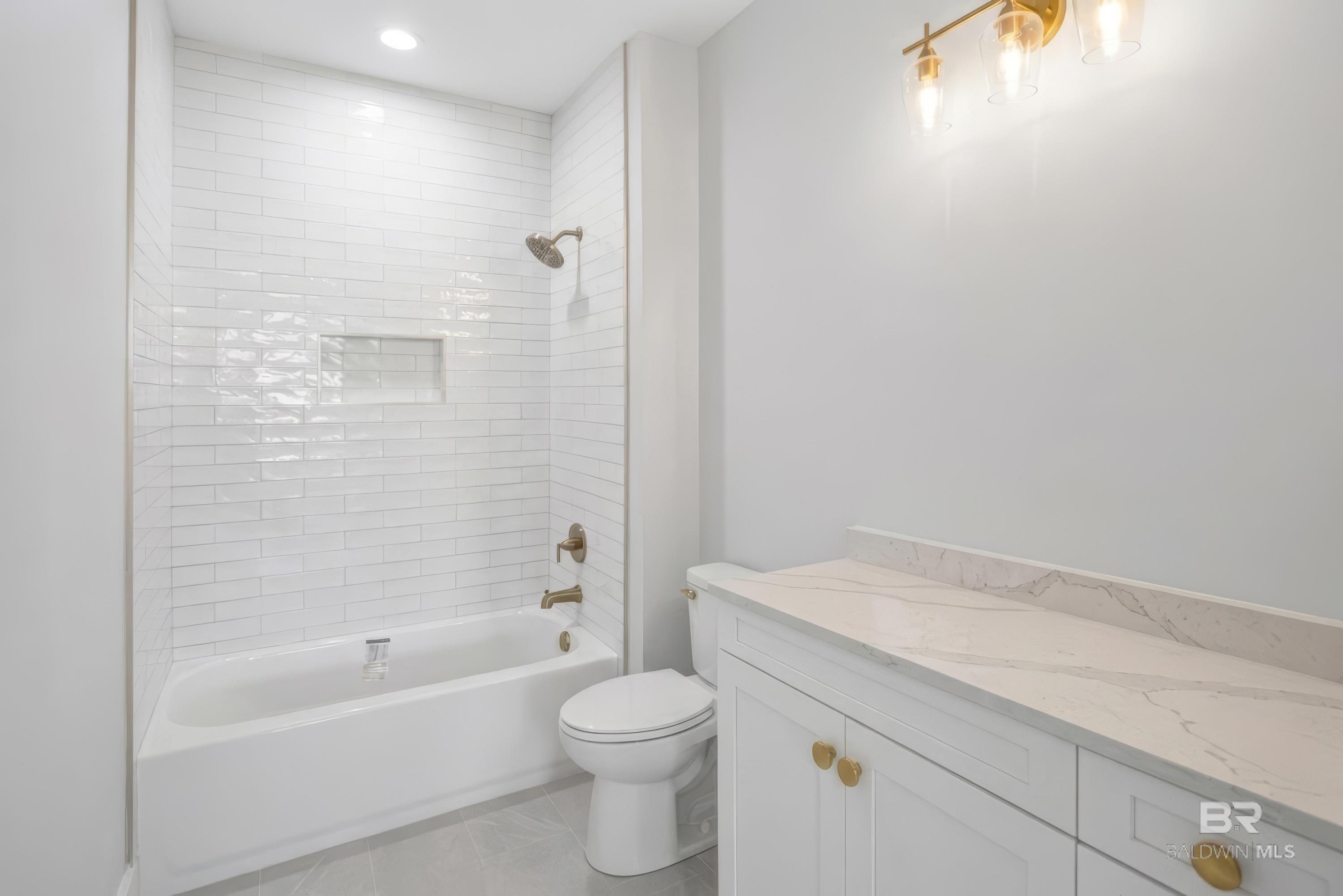 390 E 1st Avenue, Gulf Shores, AL, 36542