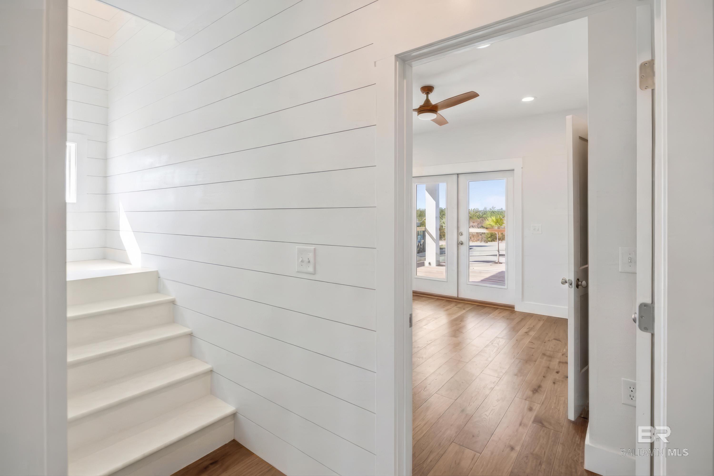 390 E 1st Avenue, Gulf Shores, AL, 36542