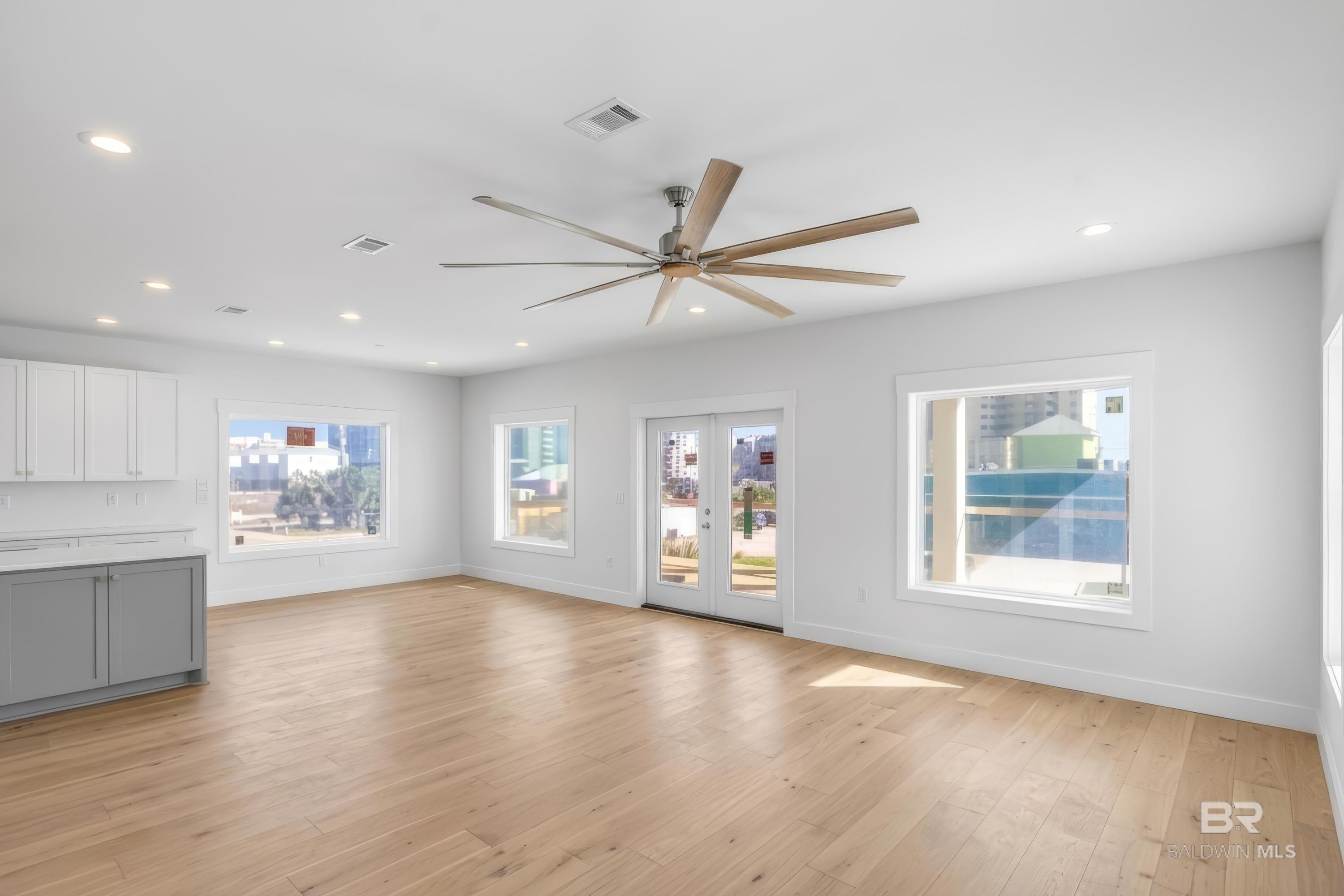 390 E 1st Avenue, Gulf Shores, AL, 36542