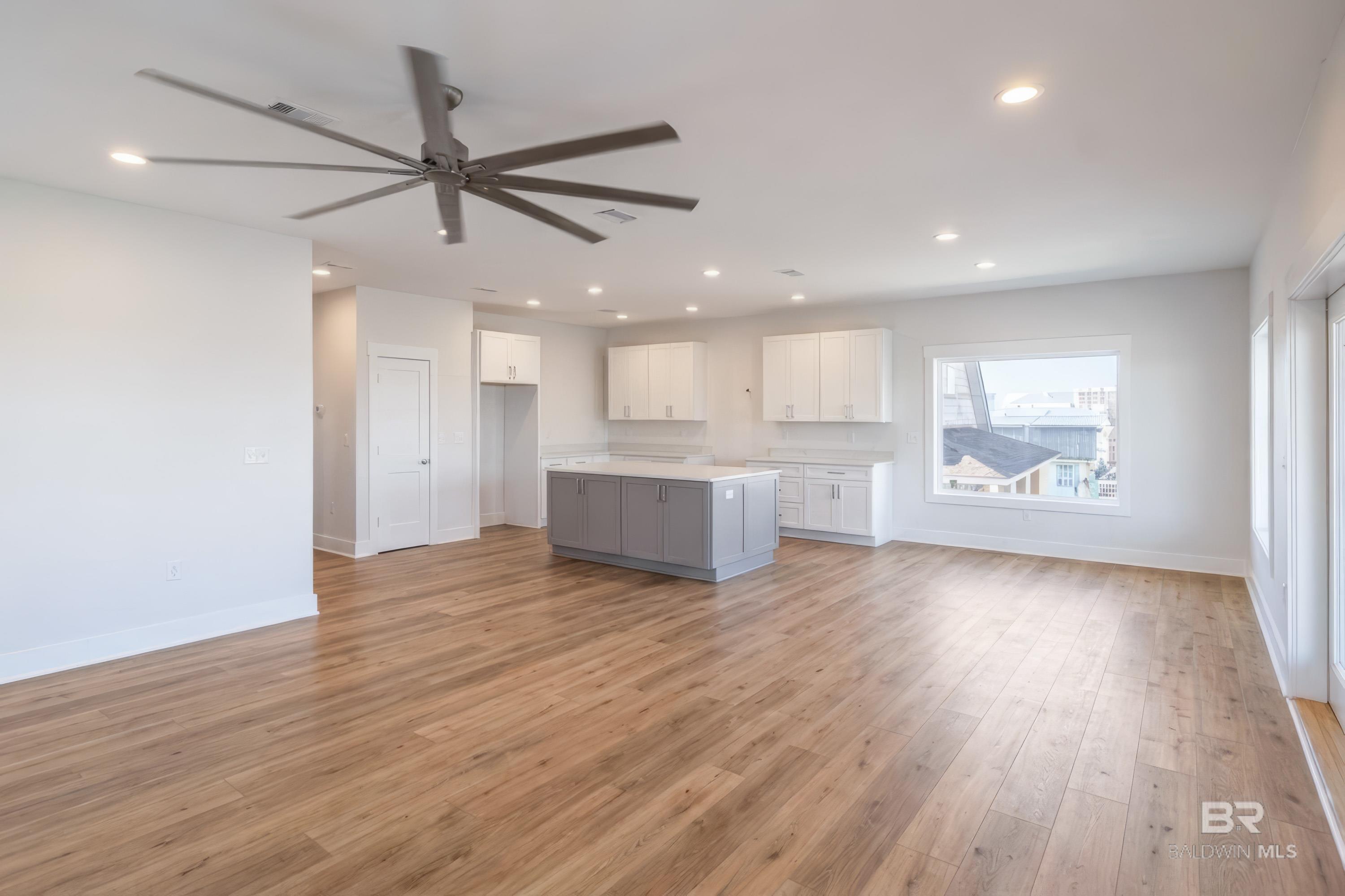 390 E 1st Avenue, Gulf Shores, AL, 36542